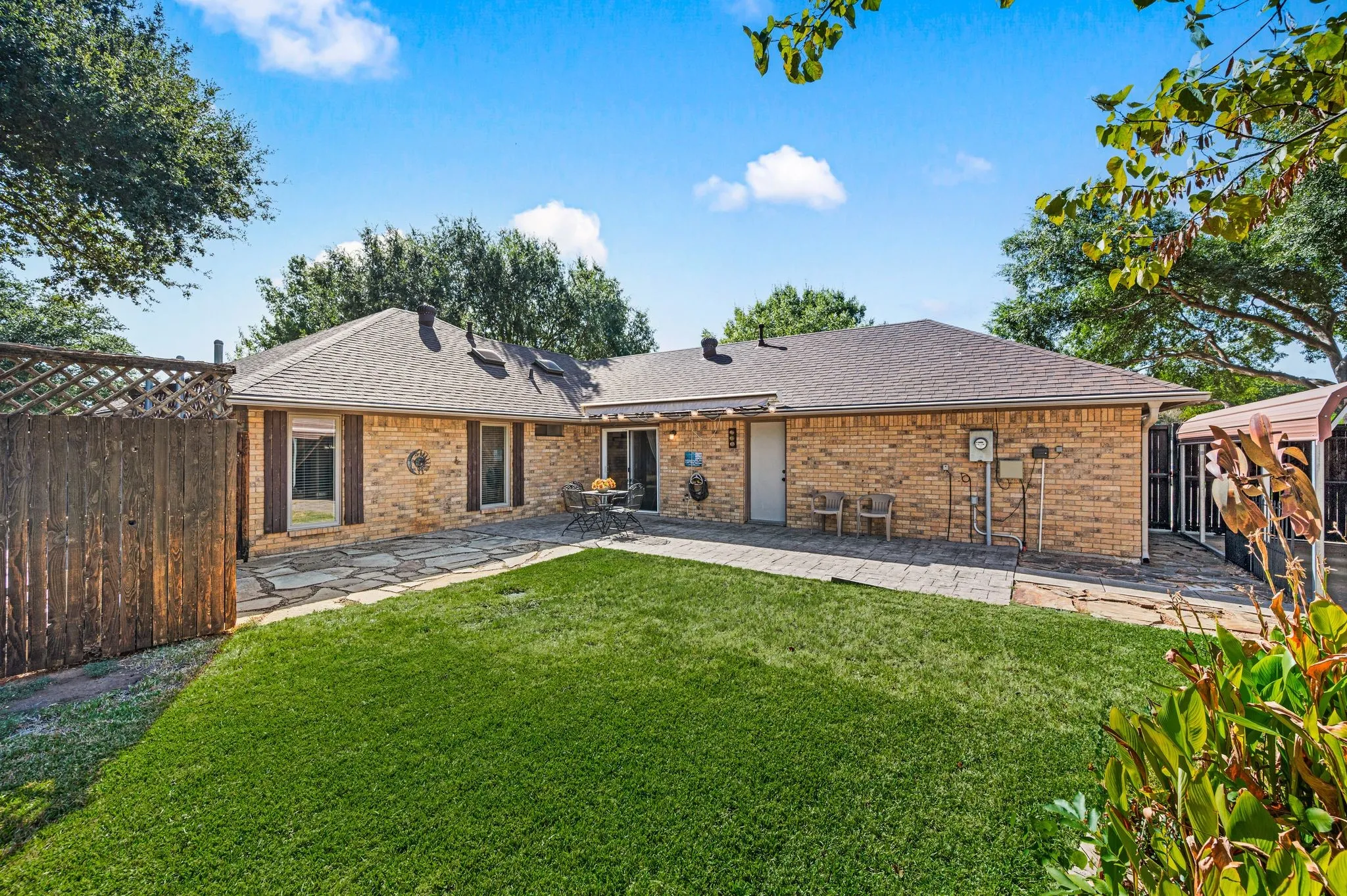 Single Family Residence For Sale in Tarrant County , 1401 Sandpiper Street, Grapevine, Texas 76051, 3 Bedroom, 2 Bathroom, 2 Garage spaces, 1,563 Sqft, built in 1984, mls#21392414, Real Estate Agent in Grapevine, Homes For Sale in Tarrant county, Homes For Sale in Grapevine, Realtor in Grapevine Texas, Real Estate Brokerage Independent Realty Texas, Luminita Cordes Realtor