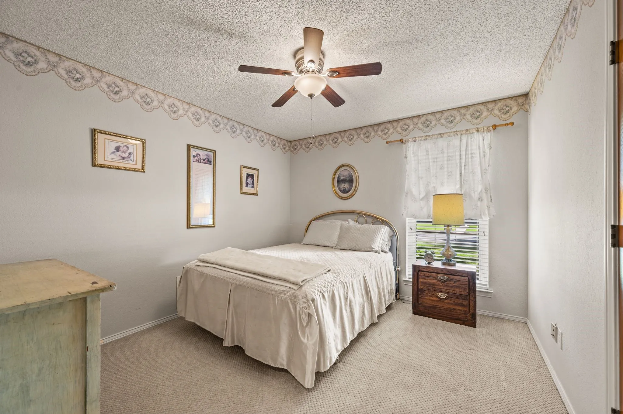 Single Family Residence For Sale in Tarrant County , 1401 Sandpiper Street, Grapevine, Texas 76051, 3 Bedroom, 2 Bathroom, 2 Garage spaces, 1,563 Sqft, built in 1984, mls#21392414, Real Estate Agent in Grapevine, Homes For Sale in Tarrant county, Homes For Sale in Grapevine, Realtor in Grapevine Texas, Real Estate Brokerage Independent Realty Texas, Luminita Cordes Realtor