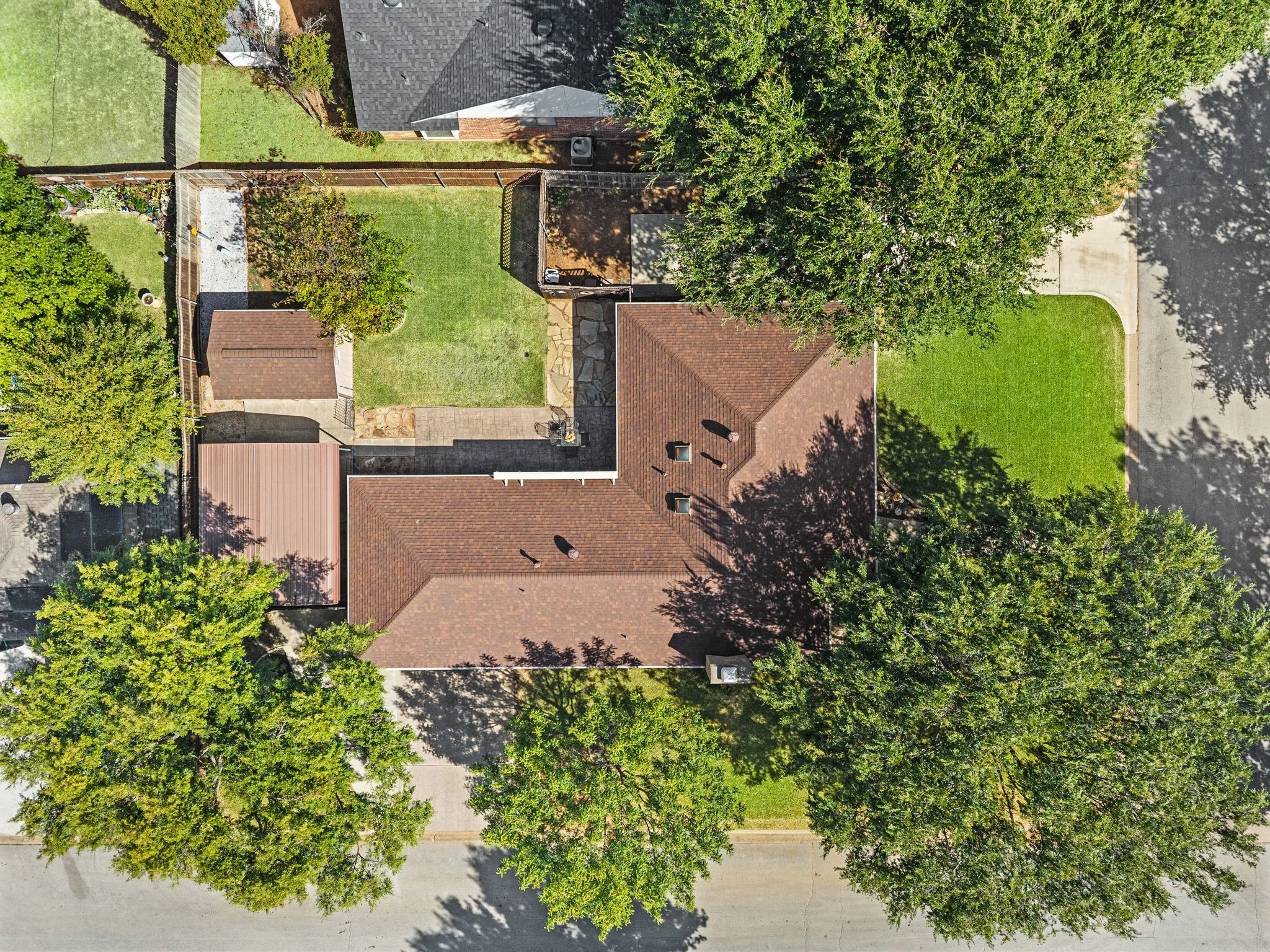 Single Family Residence For Sale in Tarrant County , 1401 Sandpiper Street, Grapevine, Texas 76051, 3 Bedroom, 2 Bathroom, 2 Garage spaces, 1,563 Sqft, built in 1984, mls#21392414, Real Estate Agent in Grapevine, Homes For Sale in Tarrant county, Homes For Sale in Grapevine, Realtor in Grapevine Texas, Real Estate Brokerage Independent Realty Texas, Luminita Cordes Realtor