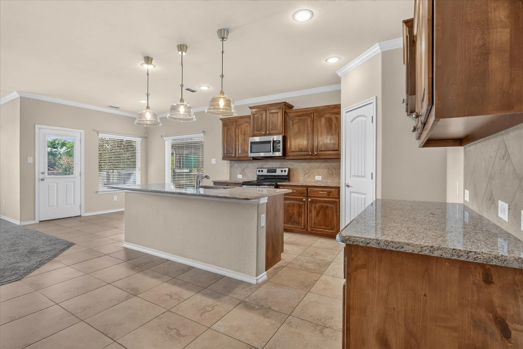 Single Family Residence For Sale in Parker County , 1004 Katherine Road, Weatherford, Texas 76087, 4 Bedroom, 4 Bathroom, 2 Garage spaces, 2,831 Sqft, built in 2016, mls#21369528, Real Estate Agent in Weatherford, Homes For Sale in Parker county, Homes For Sale in Weatherford, Realtor in Weatherford Texas, Real Estate Brokerage Independent Realty Texas, Luminita Cordes Realtor