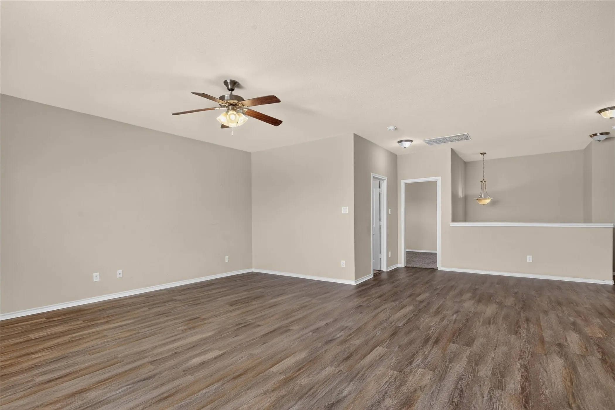 Single Family Residence For Sale in Parker County , 1004 Katherine Road, Weatherford, Texas 76087, 4 Bedroom, 4 Bathroom, 2 Garage spaces, 2,831 Sqft, built in 2016, mls#21369528, Real Estate Agent in Weatherford, Homes For Sale in Parker county, Homes For Sale in Weatherford, Realtor in Weatherford Texas, Real Estate Brokerage Independent Realty Texas, Luminita Cordes Realtor
