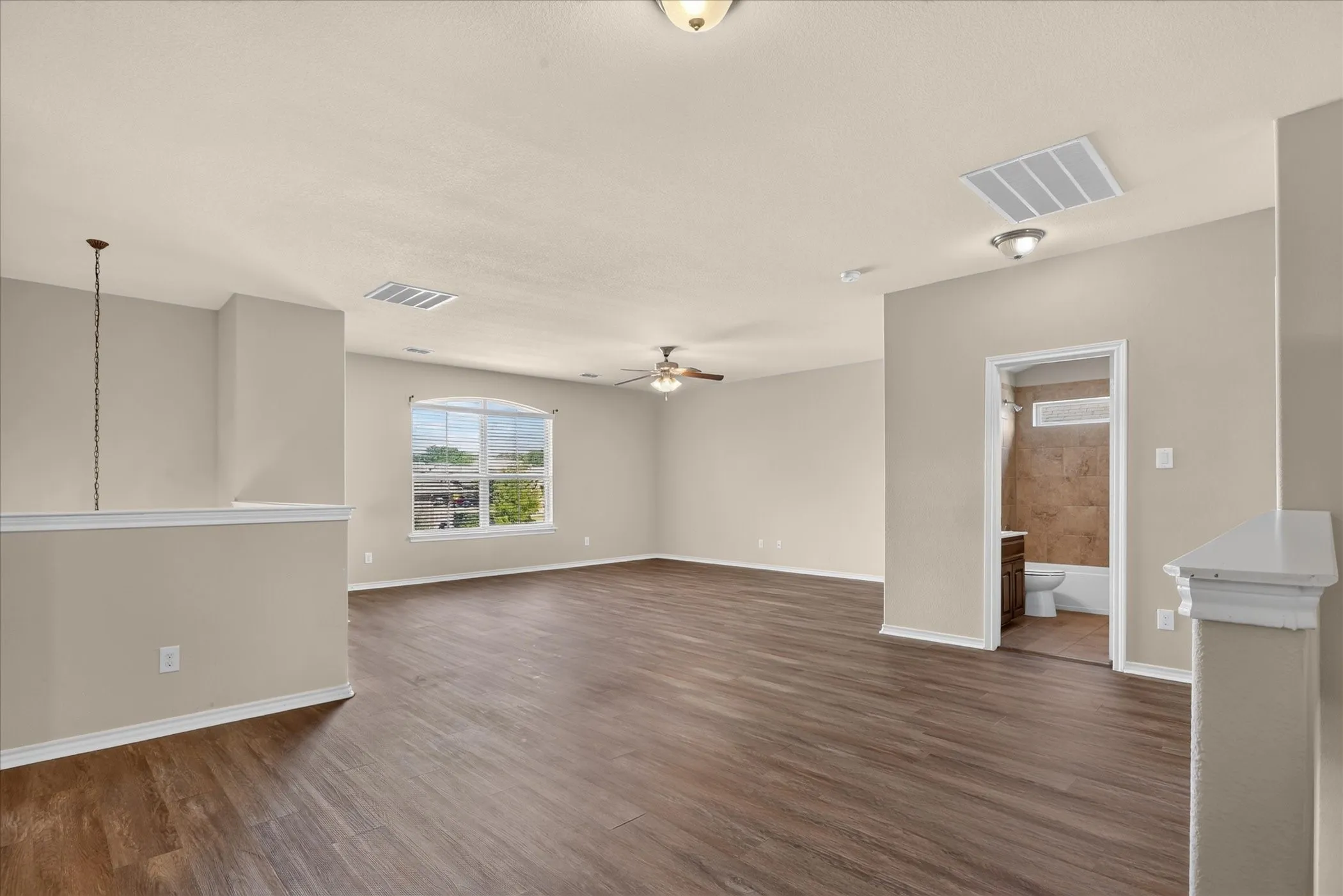 Single Family Residence For Sale in Parker County , 1004 Katherine Road, Weatherford, Texas 76087, 4 Bedroom, 4 Bathroom, 2 Garage spaces, 2,831 Sqft, built in 2016, mls#21369528, Real Estate Agent in Weatherford, Homes For Sale in Parker county, Homes For Sale in Weatherford, Realtor in Weatherford Texas, Real Estate Brokerage Independent Realty Texas, Luminita Cordes Realtor