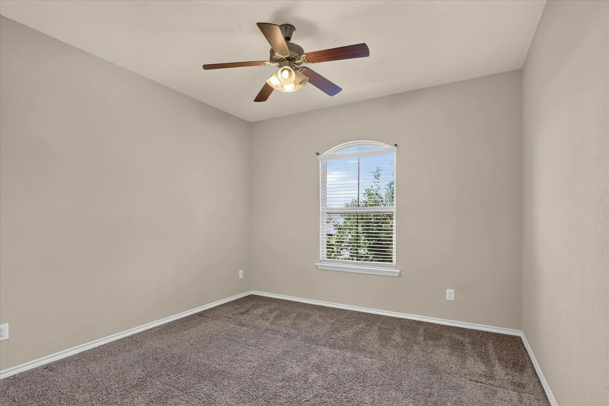Single Family Residence For Sale in Parker County , 1004 Katherine Road, Weatherford, Texas 76087, 4 Bedroom, 4 Bathroom, 2 Garage spaces, 2,831 Sqft, built in 2016, mls#21369528, Real Estate Agent in Weatherford, Homes For Sale in Parker county, Homes For Sale in Weatherford, Realtor in Weatherford Texas, Real Estate Brokerage Independent Realty Texas, Luminita Cordes Realtor