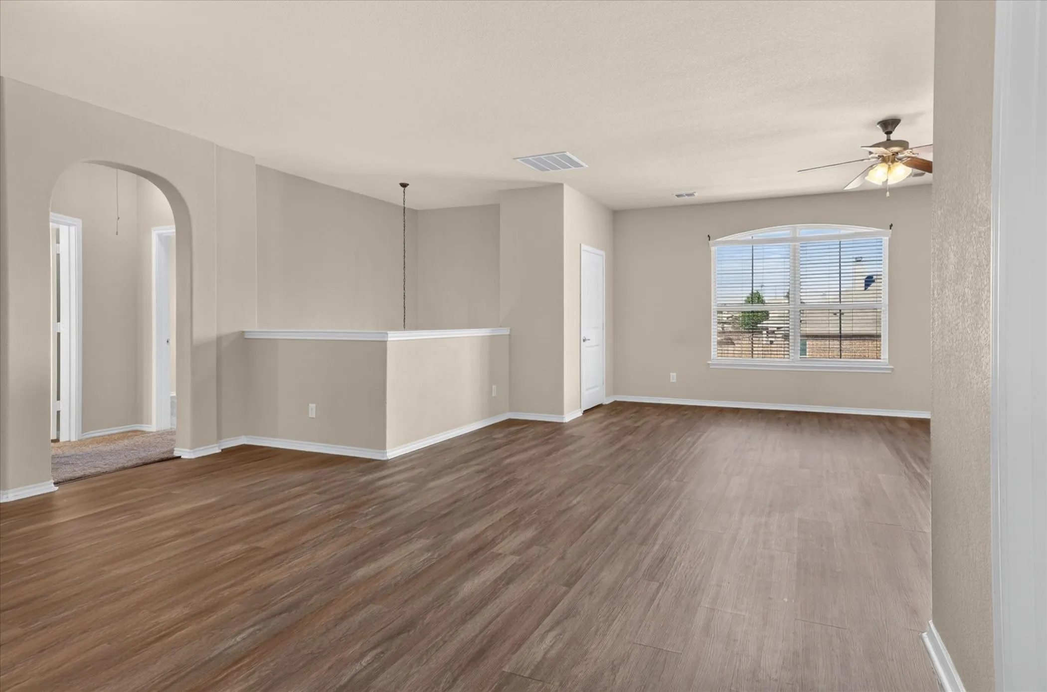 Single Family Residence For Sale in Parker County , 1004 Katherine Road, Weatherford, Texas 76087, 4 Bedroom, 4 Bathroom, 2 Garage spaces, 2,831 Sqft, built in 2016, mls#21369528, Real Estate Agent in Weatherford, Homes For Sale in Parker county, Homes For Sale in Weatherford, Realtor in Weatherford Texas, Real Estate Brokerage Independent Realty Texas, Luminita Cordes Realtor