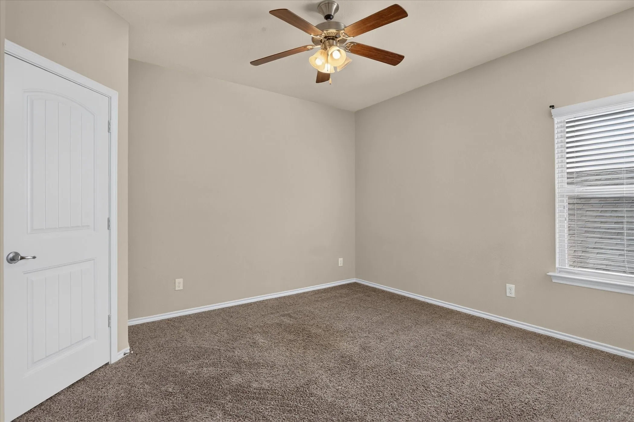 Single Family Residence For Sale in Parker County , 1004 Katherine Road, Weatherford, Texas 76087, 4 Bedroom, 4 Bathroom, 2 Garage spaces, 2,831 Sqft, built in 2016, mls#21369528, Real Estate Agent in Weatherford, Homes For Sale in Parker county, Homes For Sale in Weatherford, Realtor in Weatherford Texas, Real Estate Brokerage Independent Realty Texas, Luminita Cordes Realtor