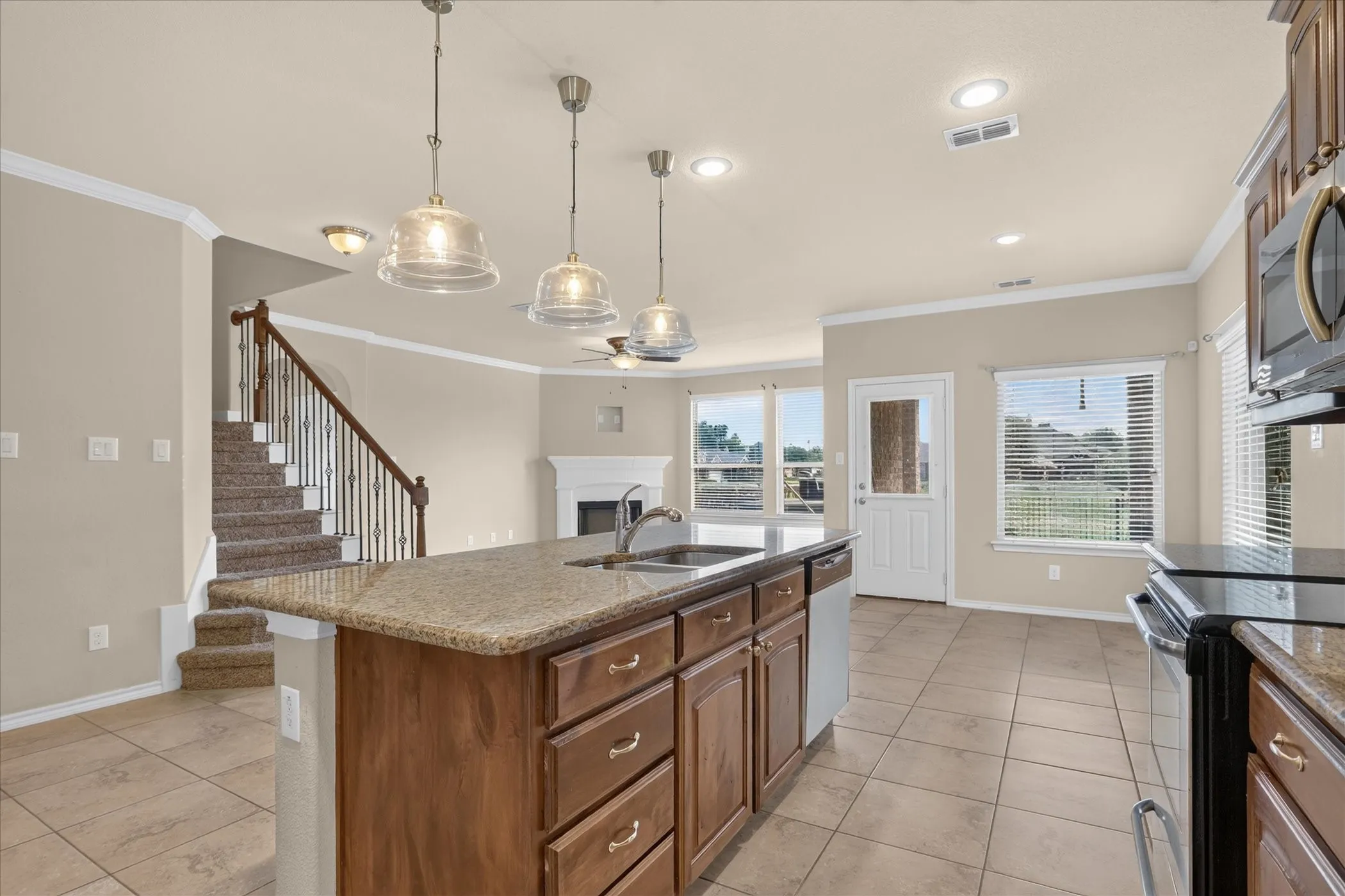 Single Family Residence For Sale in Parker County , 1004 Katherine Road, Weatherford, Texas 76087, 4 Bedroom, 4 Bathroom, 2 Garage spaces, 2,831 Sqft, built in 2016, mls#21369528, Real Estate Agent in Weatherford, Homes For Sale in Parker county, Homes For Sale in Weatherford, Realtor in Weatherford Texas, Real Estate Brokerage Independent Realty Texas, Luminita Cordes Realtor