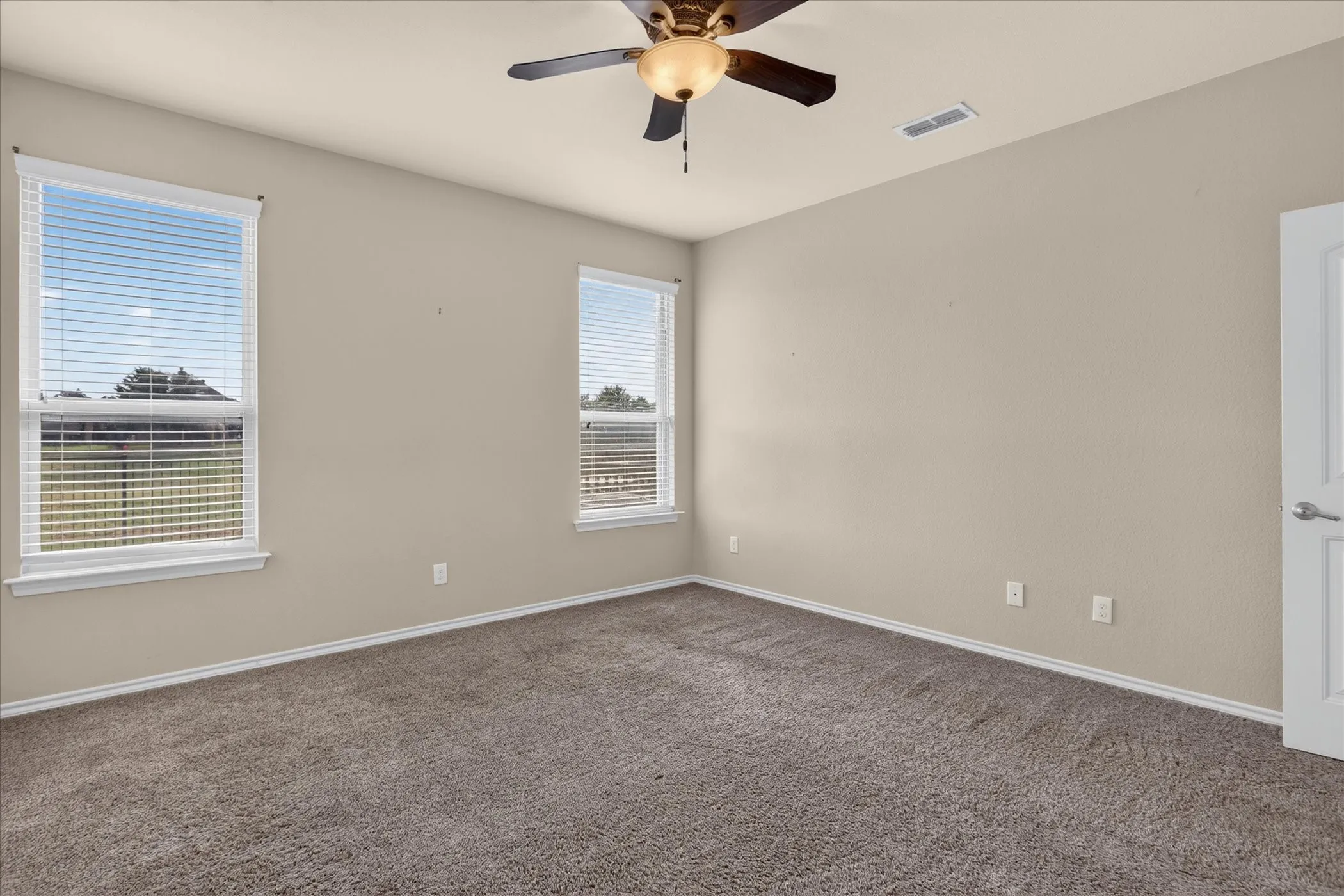 Single Family Residence For Sale in Parker County , 1004 Katherine Road, Weatherford, Texas 76087, 4 Bedroom, 4 Bathroom, 2 Garage spaces, 2,831 Sqft, built in 2016, mls#21369528, Real Estate Agent in Weatherford, Homes For Sale in Parker county, Homes For Sale in Weatherford, Realtor in Weatherford Texas, Real Estate Brokerage Independent Realty Texas, Luminita Cordes Realtor