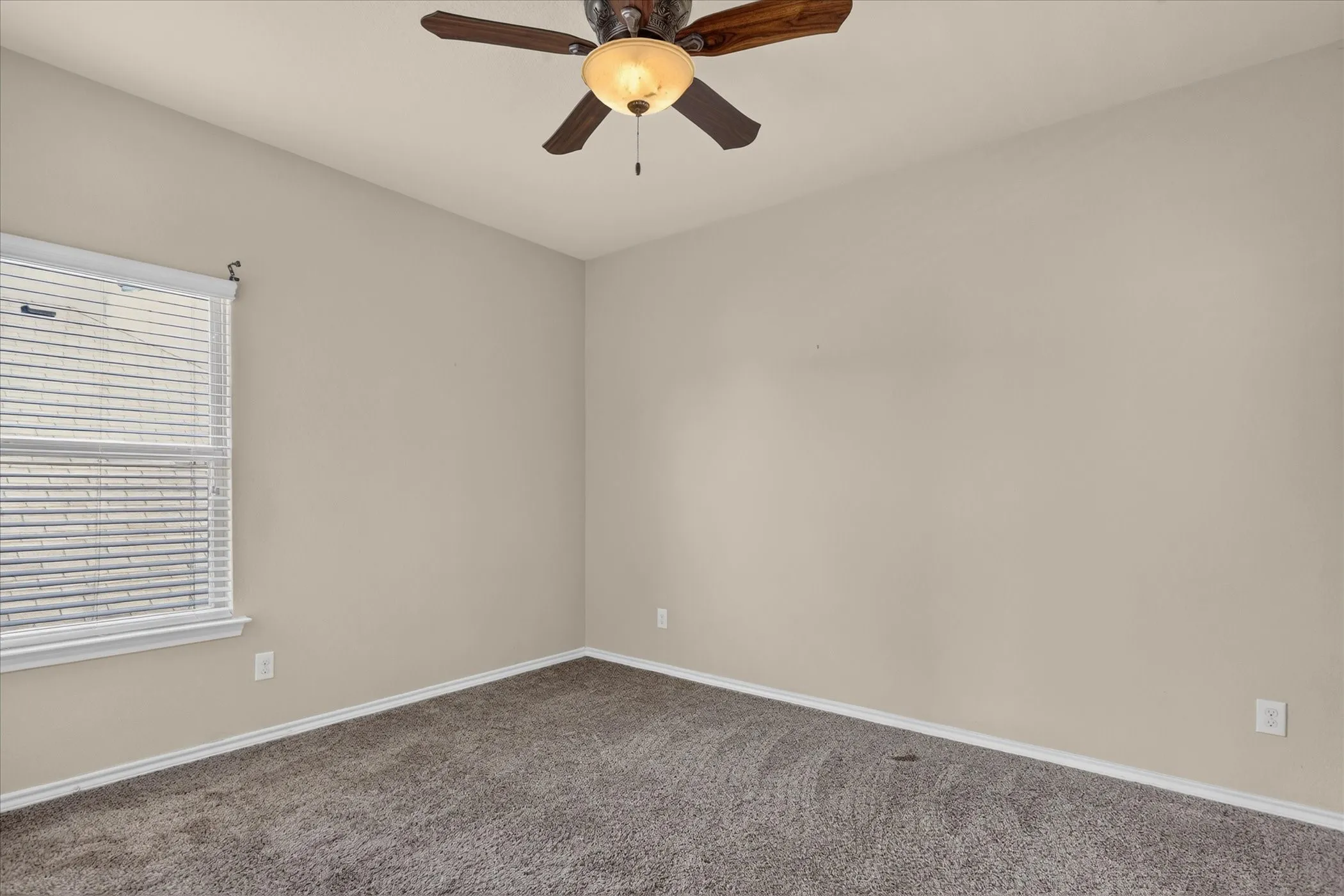 Single Family Residence For Sale in Parker County , 1004 Katherine Road, Weatherford, Texas 76087, 4 Bedroom, 4 Bathroom, 2 Garage spaces, 2,831 Sqft, built in 2016, mls#21369528, Real Estate Agent in Weatherford, Homes For Sale in Parker county, Homes For Sale in Weatherford, Realtor in Weatherford Texas, Real Estate Brokerage Independent Realty Texas, Luminita Cordes Realtor