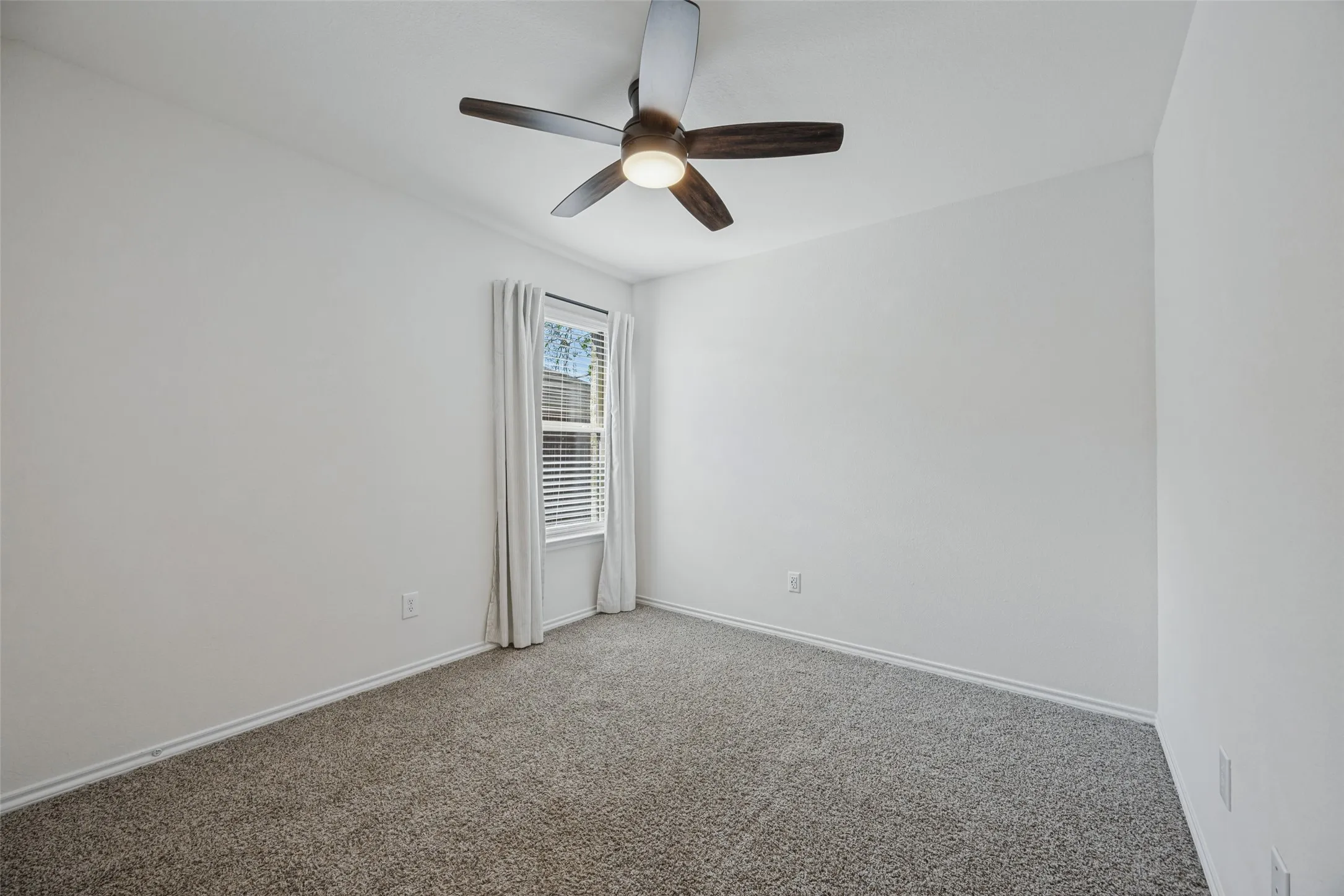 Single Family Residence For Sale in Grayson County , 2210 Alamo Road, Sherman, Texas 75090, 3 Bedroom, 2 Bathroom, 2 Garage spaces, 1,302 Sqft, built in 2022, mls#21392846, Real Estate Agent in Sherman, Homes For Sale in Grayson county, Homes For Sale in Sherman, Realtor in Sherman Texas, Real Estate Brokerage Independent Realty Texas, Luminita Cordes Realtor