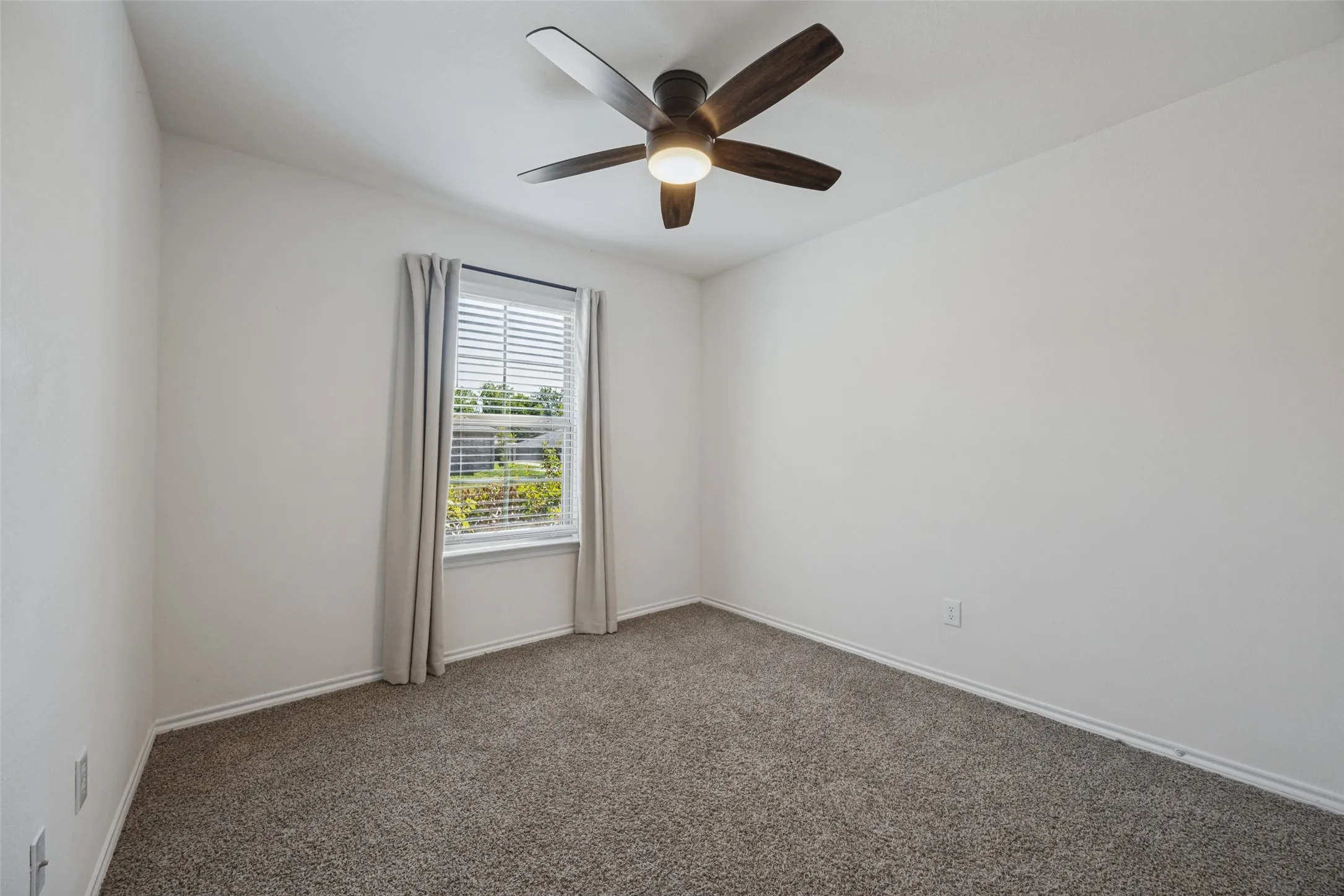 Single Family Residence For Sale in Grayson County , 2210 Alamo Road, Sherman, Texas 75090, 3 Bedroom, 2 Bathroom, 2 Garage spaces, 1,302 Sqft, built in 2022, mls#21392846, Real Estate Agent in Sherman, Homes For Sale in Grayson county, Homes For Sale in Sherman, Realtor in Sherman Texas, Real Estate Brokerage Independent Realty Texas, Luminita Cordes Realtor