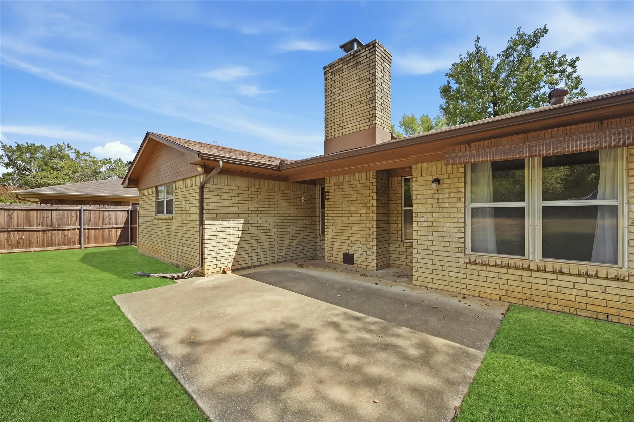 Single Family Residence For Sale in Grayson County , 2403 Caprice Avenue, Denison, Texas 75020, 3 Bedroom, 2 Bathroom, 2 Garage spaces, 1,472 Sqft, built in 1976, mls#21392639, Real Estate Agent in Denison, Homes For Sale in Grayson county, Homes For Sale in Denison, Realtor in Denison Texas, Real Estate Brokerage Independent Realty Texas, Luminita Cordes Realtor