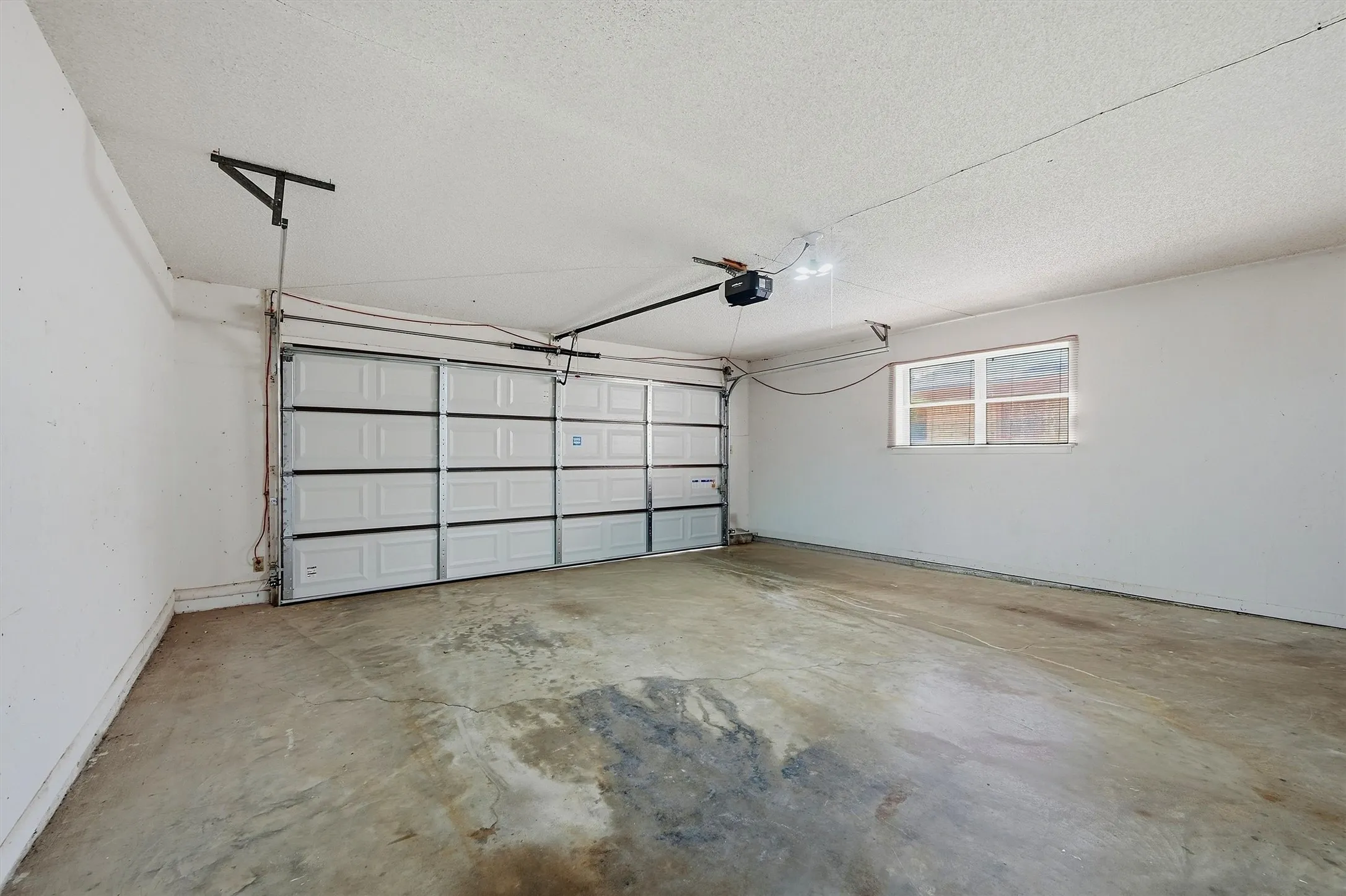 Single Family Residence For Sale in Grayson County , 2403 Caprice Avenue, Denison, Texas 75020, 3 Bedroom, 2 Bathroom, 2 Garage spaces, 1,472 Sqft, built in 1976, mls#21392639, Real Estate Agent in Denison, Homes For Sale in Grayson county, Homes For Sale in Denison, Realtor in Denison Texas, Real Estate Brokerage Independent Realty Texas, Luminita Cordes Realtor