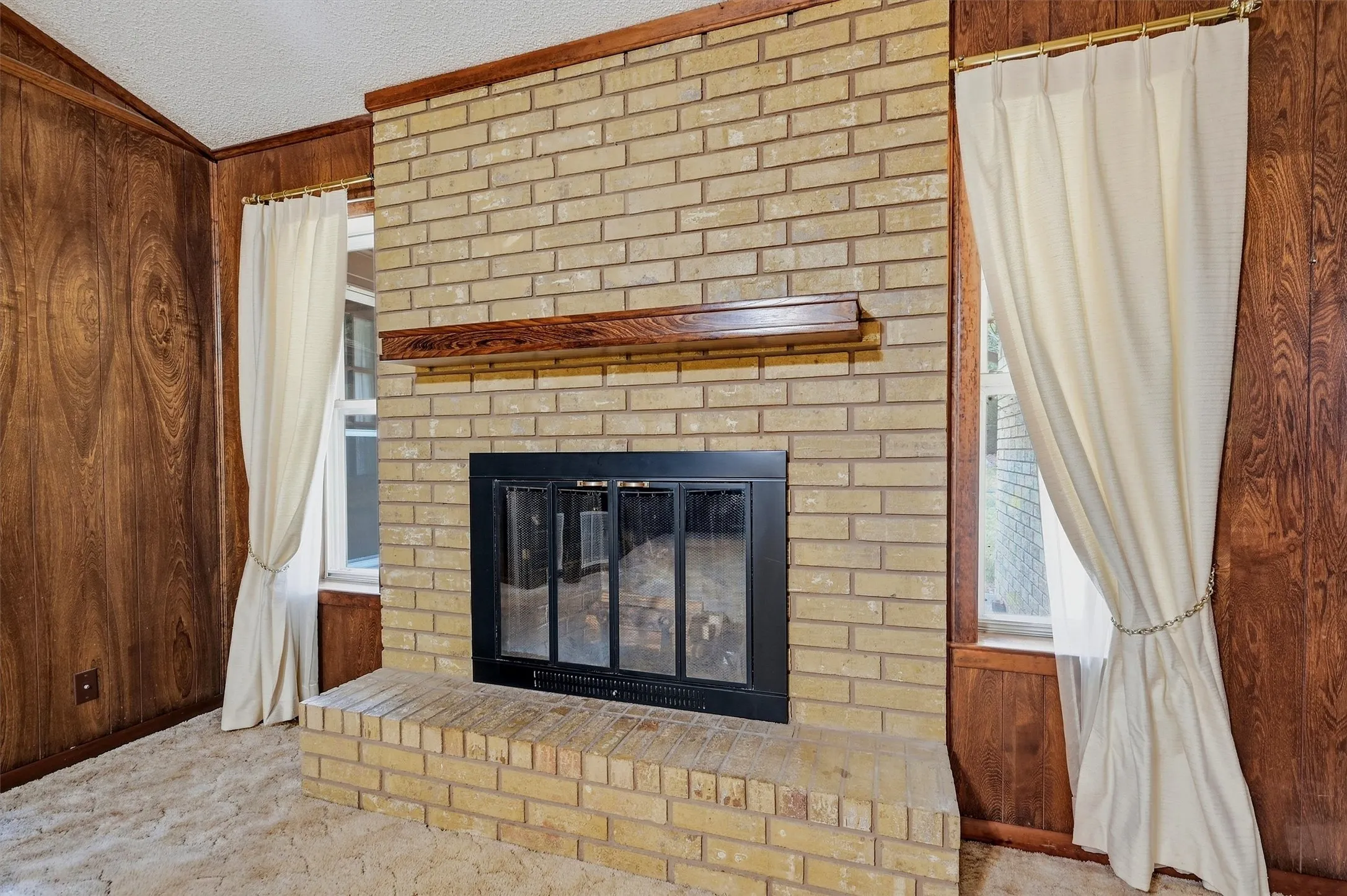 Single Family Residence For Sale in Grayson County , 2403 Caprice Avenue, Denison, Texas 75020, 3 Bedroom, 2 Bathroom, 2 Garage spaces, 1,472 Sqft, built in 1976, mls#21392639, Real Estate Agent in Denison, Homes For Sale in Grayson county, Homes For Sale in Denison, Realtor in Denison Texas, Real Estate Brokerage Independent Realty Texas, Luminita Cordes Realtor