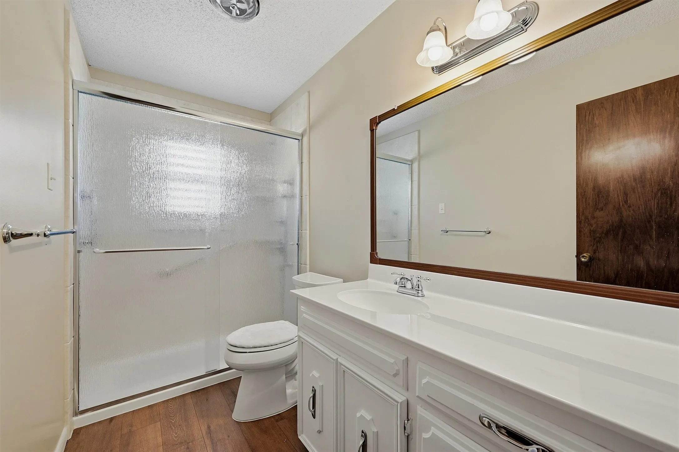 Single Family Residence For Sale in Grayson County , 2403 Caprice Avenue, Denison, Texas 75020, 3 Bedroom, 2 Bathroom, 2 Garage spaces, 1,472 Sqft, built in 1976, mls#21392639, Real Estate Agent in Denison, Homes For Sale in Grayson county, Homes For Sale in Denison, Realtor in Denison Texas, Real Estate Brokerage Independent Realty Texas, Luminita Cordes Realtor