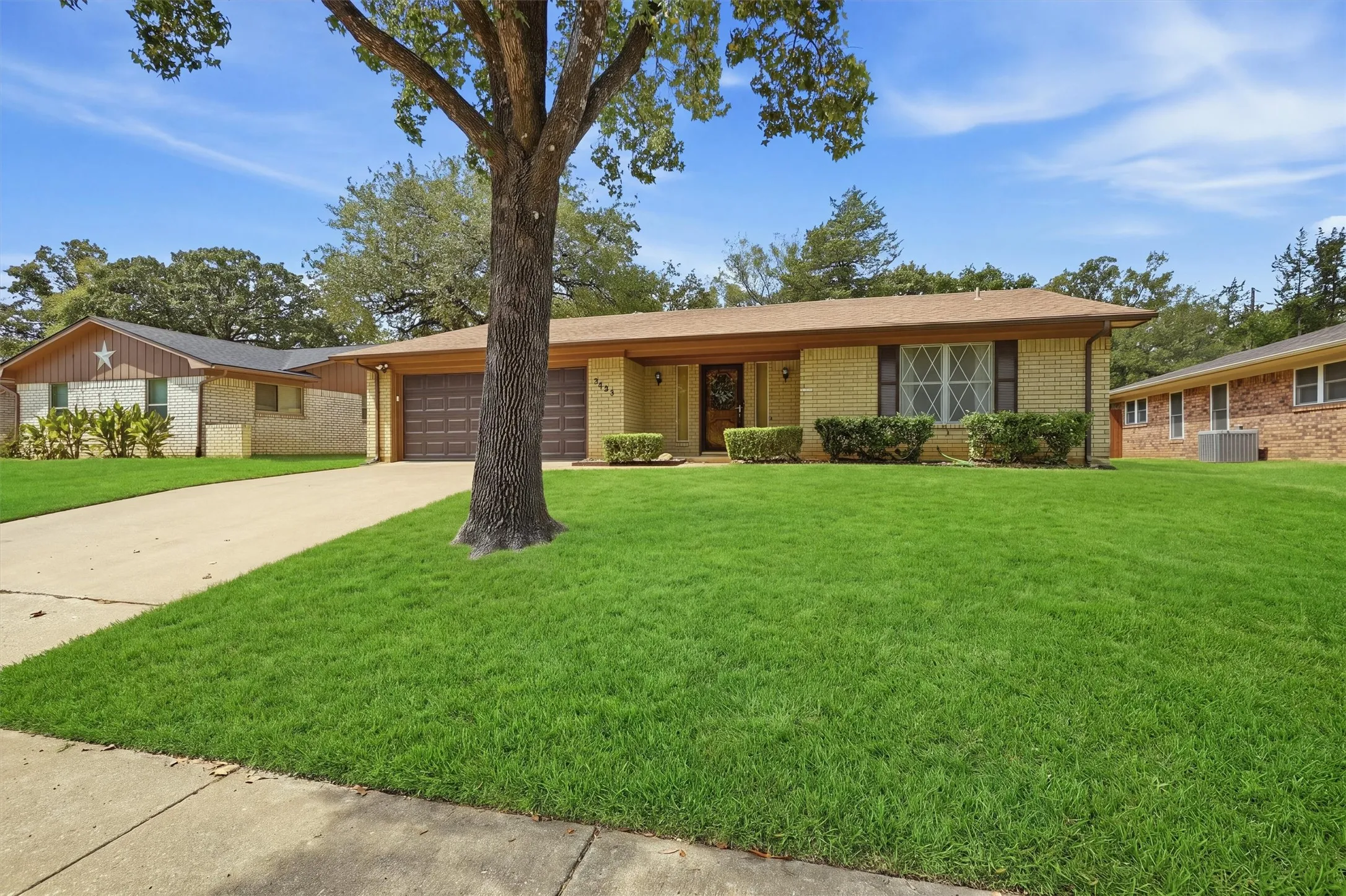 Single Family Residence For Sale in Grayson County , 2403 Caprice Avenue, Denison, Texas 75020, 3 Bedroom, 2 Bathroom, 2 Garage spaces, 1,472 Sqft, built in 1976, mls#21392639, Real Estate Agent in Denison, Homes For Sale in Grayson county, Homes For Sale in Denison, Realtor in Denison Texas, Real Estate Brokerage Independent Realty Texas, Luminita Cordes Realtor