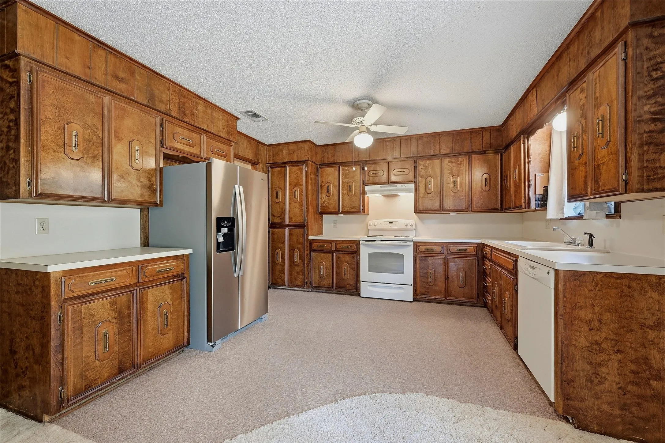 Single Family Residence For Sale in Grayson County , 2403 Caprice Avenue, Denison, Texas 75020, 3 Bedroom, 2 Bathroom, 2 Garage spaces, 1,472 Sqft, built in 1976, mls#21392639, Real Estate Agent in Denison, Homes For Sale in Grayson county, Homes For Sale in Denison, Realtor in Denison Texas, Real Estate Brokerage Independent Realty Texas, Luminita Cordes Realtor