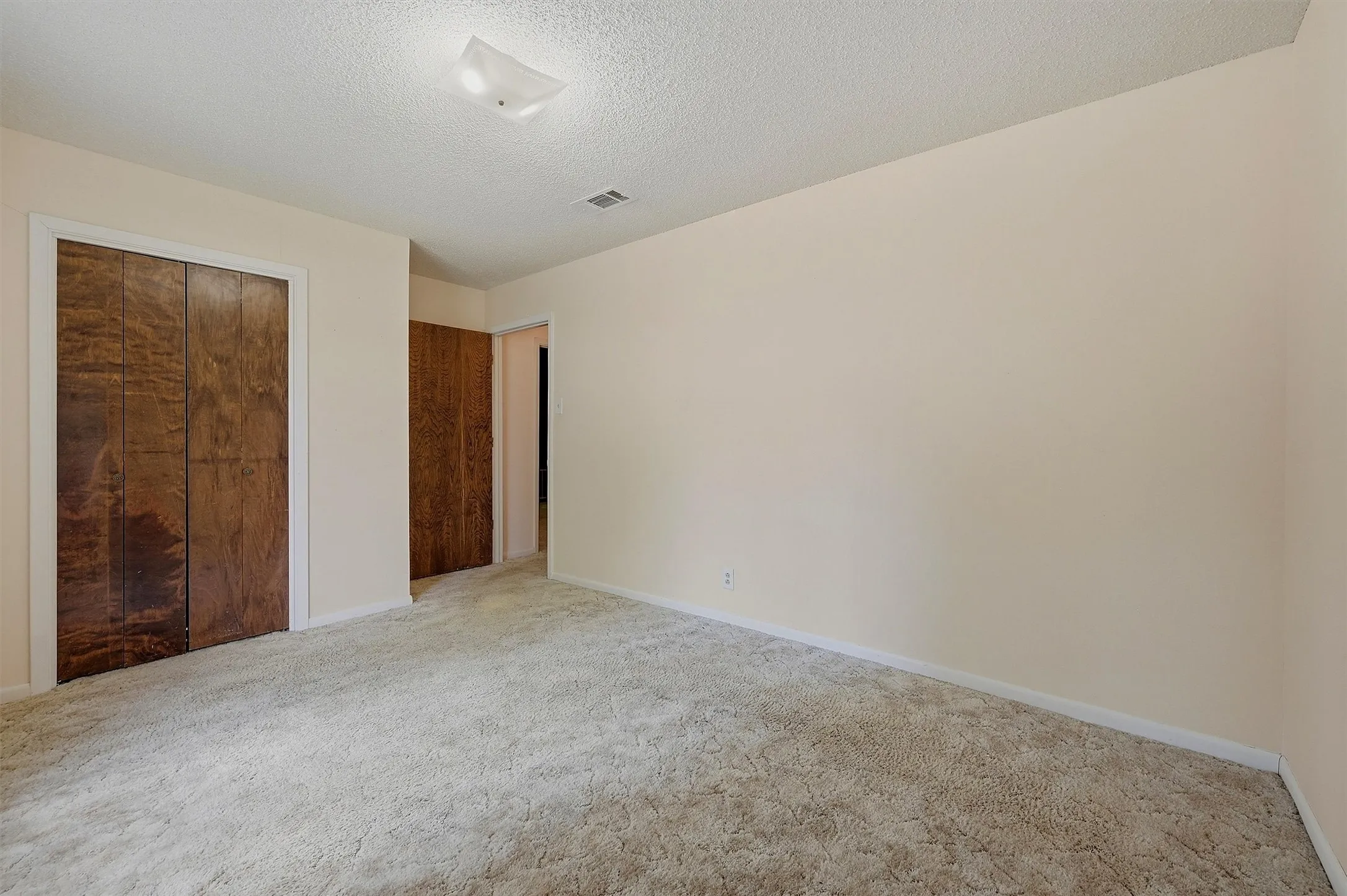 Single Family Residence For Sale in Grayson County , 2403 Caprice Avenue, Denison, Texas 75020, 3 Bedroom, 2 Bathroom, 2 Garage spaces, 1,472 Sqft, built in 1976, mls#21392639, Real Estate Agent in Denison, Homes For Sale in Grayson county, Homes For Sale in Denison, Realtor in Denison Texas, Real Estate Brokerage Independent Realty Texas, Luminita Cordes Realtor