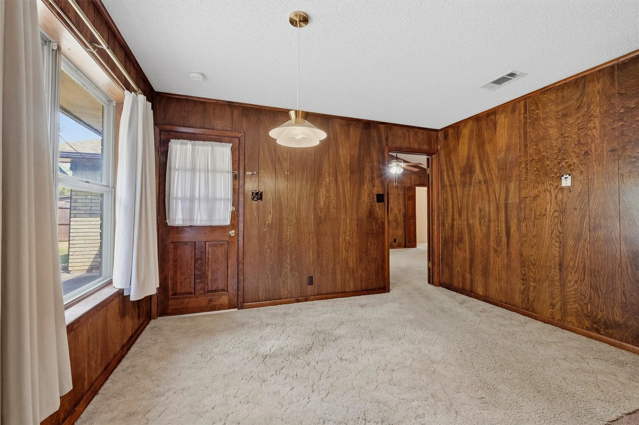 Single Family Residence For Sale in Grayson County , 2403 Caprice Avenue, Denison, Texas 75020, 3 Bedroom, 2 Bathroom, 2 Garage spaces, 1,472 Sqft, built in 1976, mls#21392639, Real Estate Agent in Denison, Homes For Sale in Grayson county, Homes For Sale in Denison, Realtor in Denison Texas, Real Estate Brokerage Independent Realty Texas, Luminita Cordes Realtor