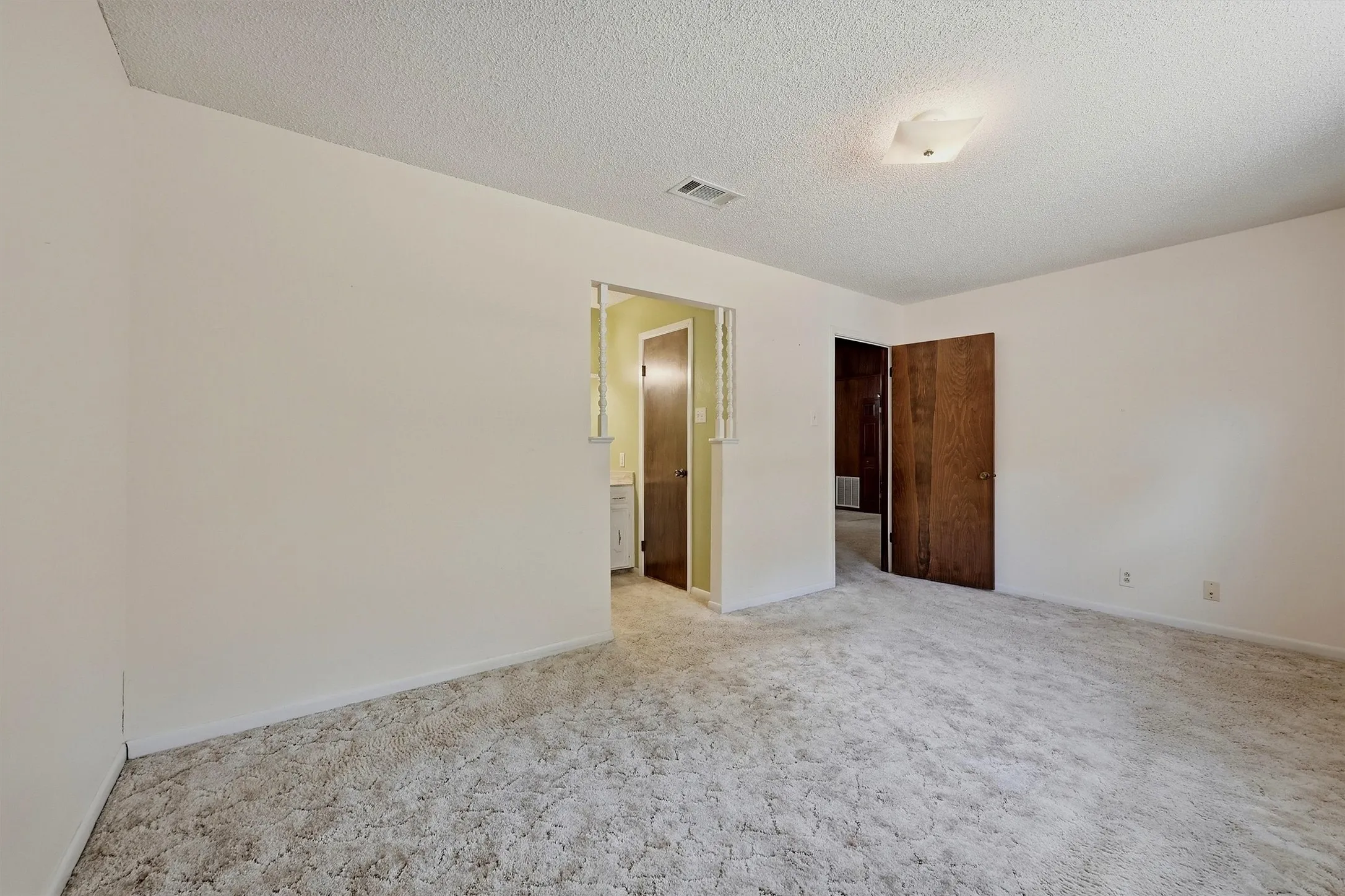 Single Family Residence For Sale in Grayson County , 2403 Caprice Avenue, Denison, Texas 75020, 3 Bedroom, 2 Bathroom, 2 Garage spaces, 1,472 Sqft, built in 1976, mls#21392639, Real Estate Agent in Denison, Homes For Sale in Grayson county, Homes For Sale in Denison, Realtor in Denison Texas, Real Estate Brokerage Independent Realty Texas, Luminita Cordes Realtor