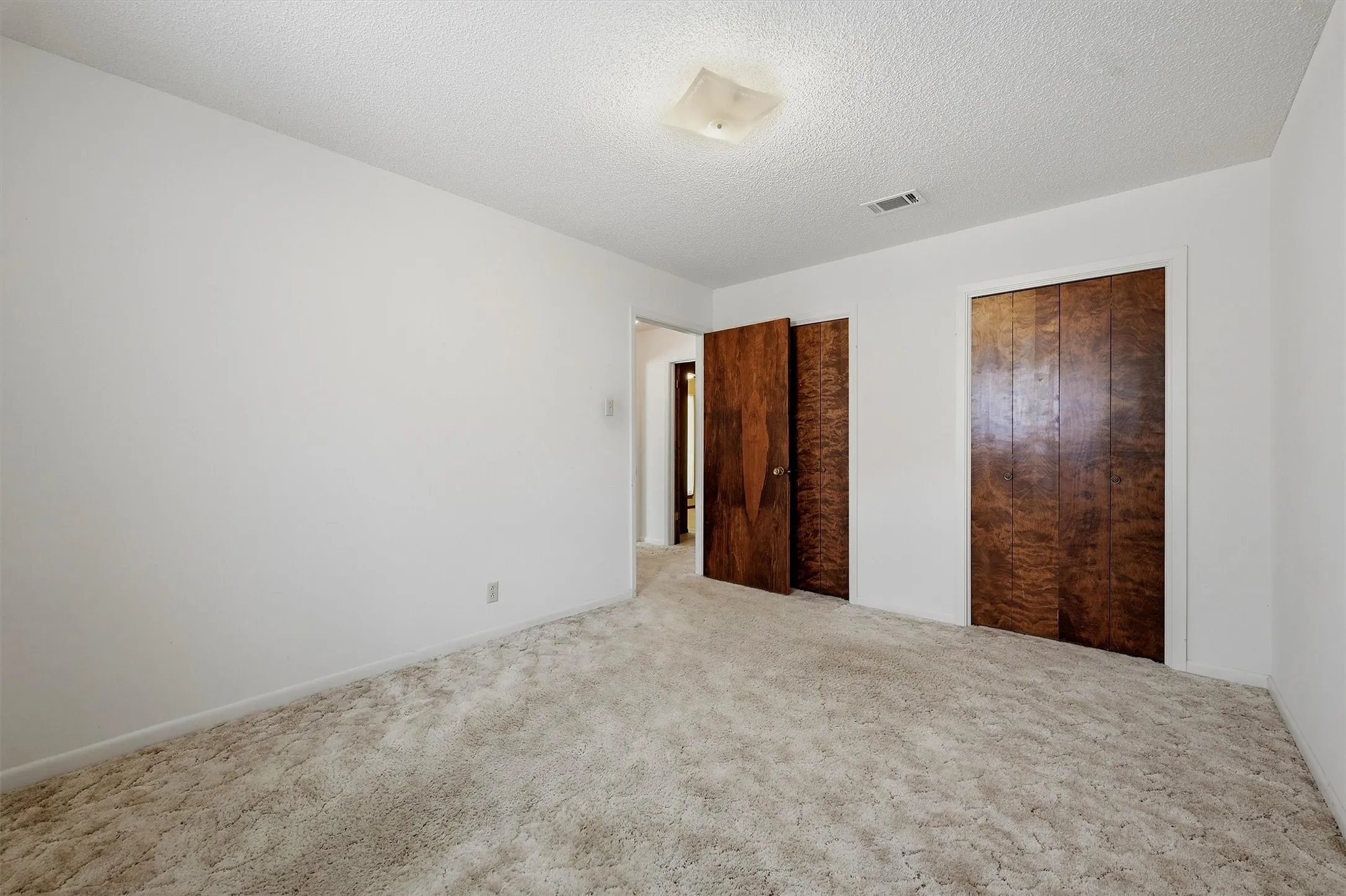 Single Family Residence For Sale in Grayson County , 2403 Caprice Avenue, Denison, Texas 75020, 3 Bedroom, 2 Bathroom, 2 Garage spaces, 1,472 Sqft, built in 1976, mls#21392639, Real Estate Agent in Denison, Homes For Sale in Grayson county, Homes For Sale in Denison, Realtor in Denison Texas, Real Estate Brokerage Independent Realty Texas, Luminita Cordes Realtor