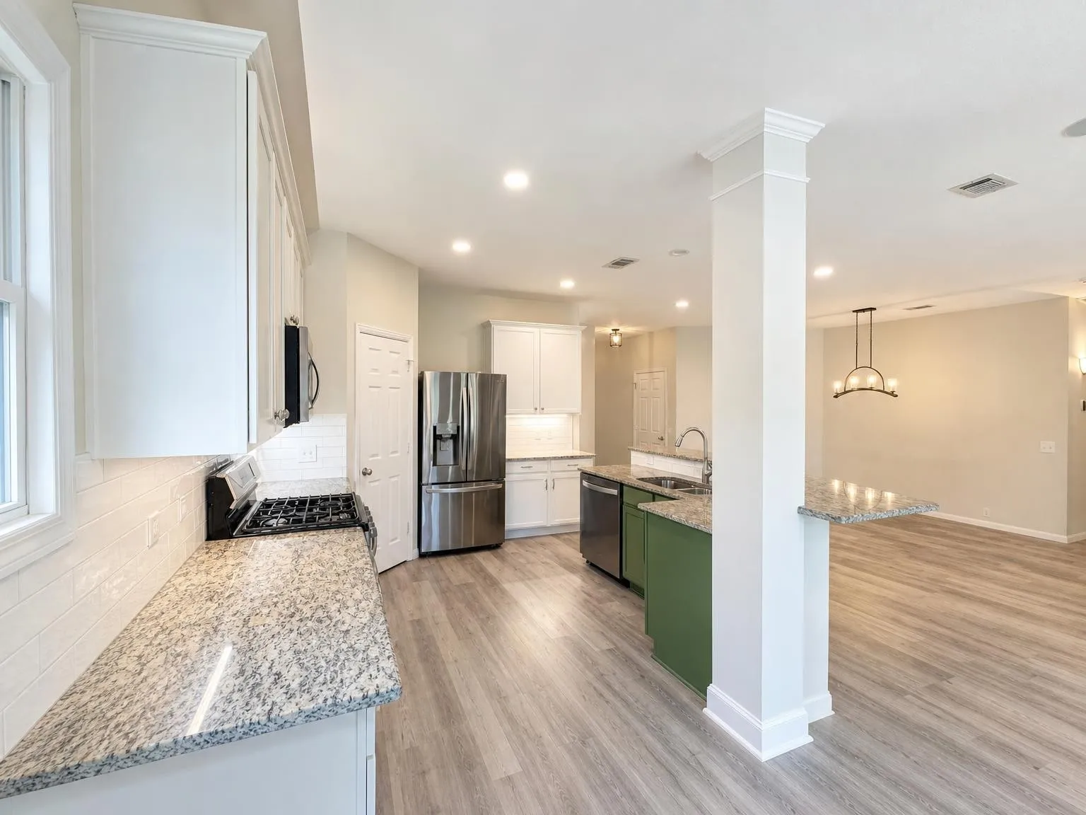Single Family Residence For Rent in Tarrant County , 4525 Dragonfly Way, Fort Worth, Texas 76244, 3 Bedroom, 2 Bathroom, 2 Garage spaces, 1,780 Sqft, built in 2005, mls#21392871, Real Estate Agent in Fort Worth, Homes For Rent in Tarrant county, Homes For Rent in Fort Worth, Realtor in Fort Worth Texas, Real Estate Brokerage Independent Realty Texas, Luminita Cordes Realtor