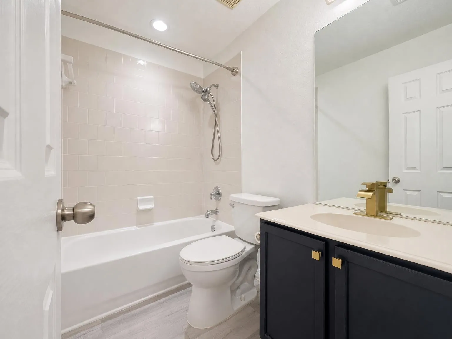 Single Family Residence For Rent in Tarrant County , 4525 Dragonfly Way, Fort Worth, Texas 76244, 3 Bedroom, 2 Bathroom, 2 Garage spaces, 1,780 Sqft, built in 2005, mls#21392871, Real Estate Agent in Fort Worth, Homes For Rent in Tarrant county, Homes For Rent in Fort Worth, Realtor in Fort Worth Texas, Real Estate Brokerage Independent Realty Texas, Luminita Cordes Realtor