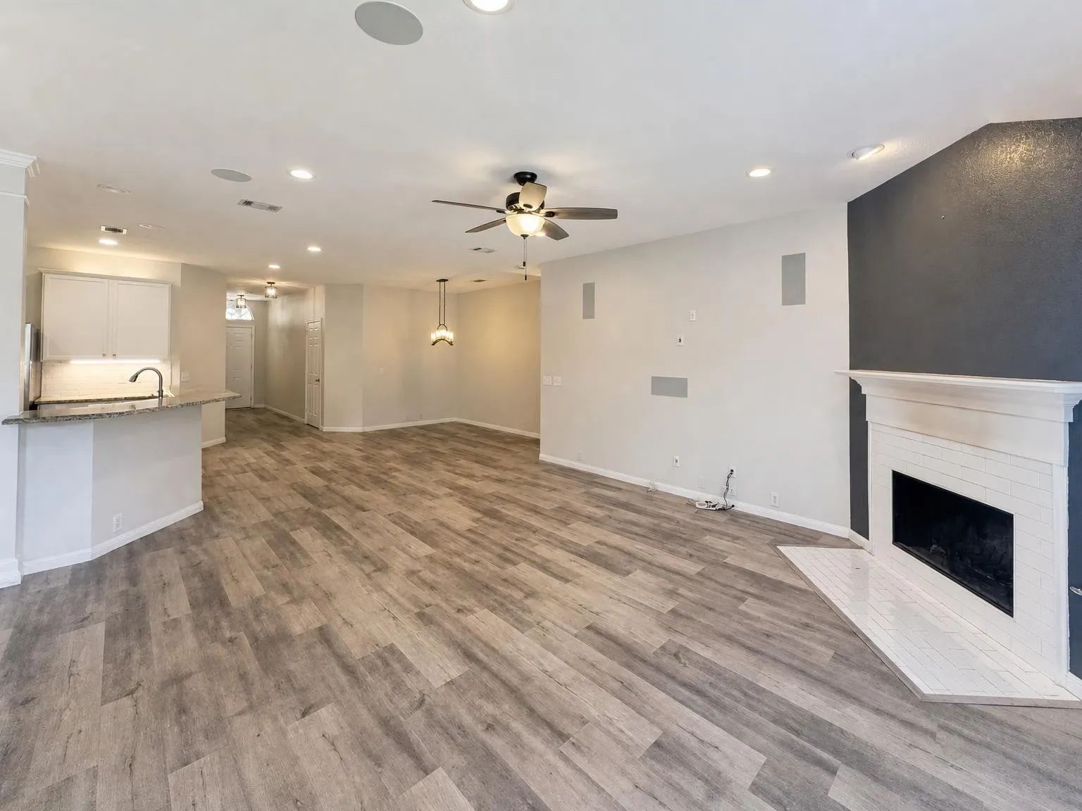 Single Family Residence For Rent in Tarrant County , 4525 Dragonfly Way, Fort Worth, Texas 76244, 3 Bedroom, 2 Bathroom, 2 Garage spaces, 1,780 Sqft, built in 2005, mls#21392871, Real Estate Agent in Fort Worth, Homes For Rent in Tarrant county, Homes For Rent in Fort Worth, Realtor in Fort Worth Texas, Real Estate Brokerage Independent Realty Texas, Luminita Cordes Realtor