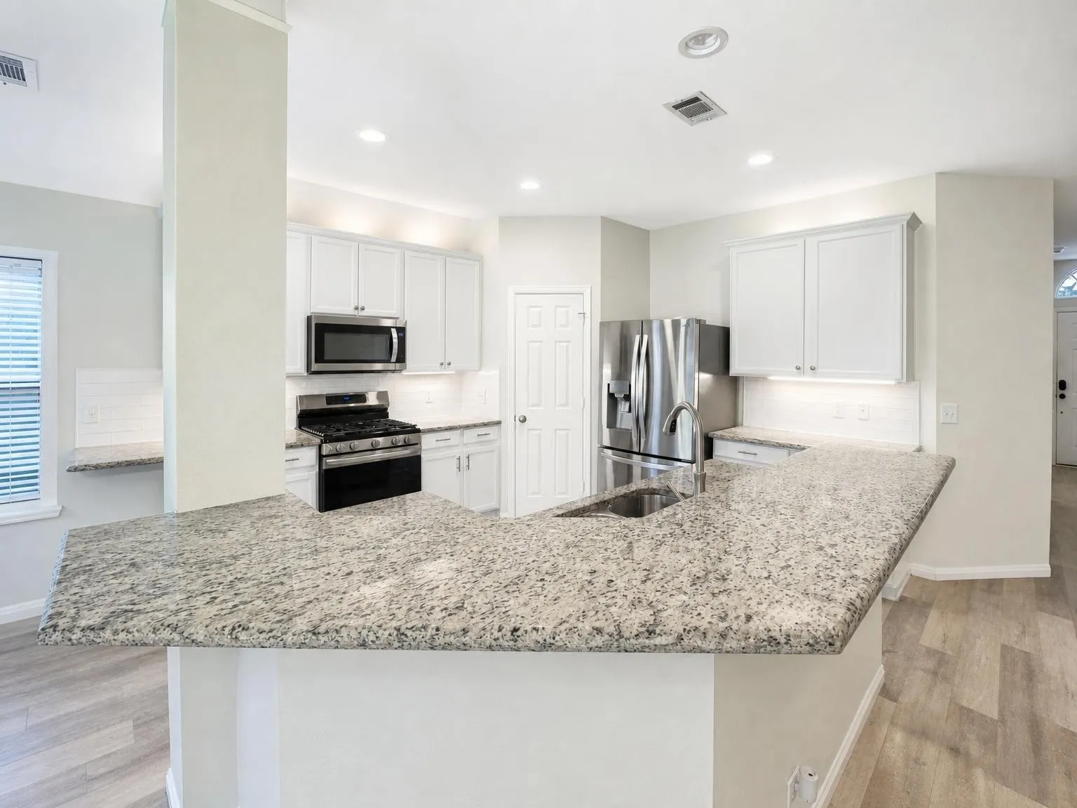 Single Family Residence For Rent in Tarrant County , 4525 Dragonfly Way, Fort Worth, Texas 76244, 3 Bedroom, 2 Bathroom, 2 Garage spaces, 1,780 Sqft, built in 2005, mls#21392871, Real Estate Agent in Fort Worth, Homes For Rent in Tarrant county, Homes For Rent in Fort Worth, Realtor in Fort Worth Texas, Real Estate Brokerage Independent Realty Texas, Luminita Cordes Realtor