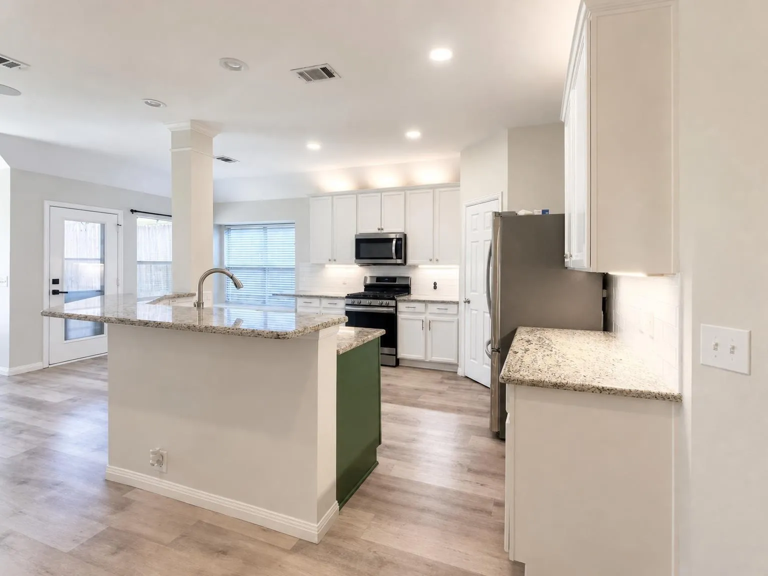 Single Family Residence For Rent in Tarrant County , 4525 Dragonfly Way, Fort Worth, Texas 76244, 3 Bedroom, 2 Bathroom, 2 Garage spaces, 1,780 Sqft, built in 2005, mls#21392871, Real Estate Agent in Fort Worth, Homes For Rent in Tarrant county, Homes For Rent in Fort Worth, Realtor in Fort Worth Texas, Real Estate Brokerage Independent Realty Texas, Luminita Cordes Realtor
