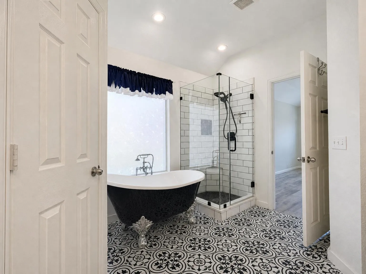 Single Family Residence For Rent in Tarrant County , 4525 Dragonfly Way, Fort Worth, Texas 76244, 3 Bedroom, 2 Bathroom, 2 Garage spaces, 1,780 Sqft, built in 2005, mls#21392871, Real Estate Agent in Fort Worth, Homes For Rent in Tarrant county, Homes For Rent in Fort Worth, Realtor in Fort Worth Texas, Real Estate Brokerage Independent Realty Texas, Luminita Cordes Realtor
