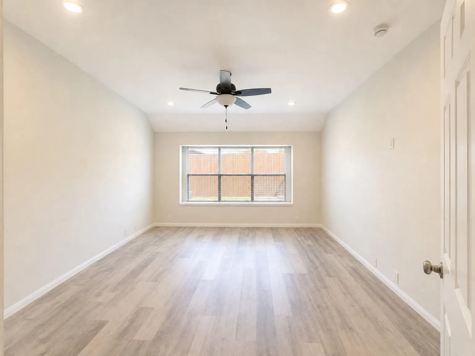 Single Family Residence For Rent in Tarrant County , 4525 Dragonfly Way, Fort Worth, Texas 76244, 3 Bedroom, 2 Bathroom, 2 Garage spaces, 1,780 Sqft, built in 2005, mls#21392871, Real Estate Agent in Fort Worth, Homes For Rent in Tarrant county, Homes For Rent in Fort Worth, Realtor in Fort Worth Texas, Real Estate Brokerage Independent Realty Texas, Luminita Cordes Realtor
