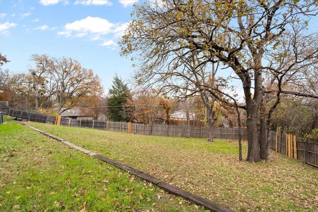 Single Family Residence For Rent in Tarrant County , 3505 Rush Springs Drive, Arlington, Texas 76016, 4 Bedroom, 2 Bathroom, 2 Garage spaces, 1,626 Sqft, built in 1980, mls#21391807, Real Estate Agent in Arlington, Homes For Rent in Tarrant county, Homes For Rent in Arlington, Realtor in Arlington Texas, Real Estate Brokerage Independent Realty Texas, Luminita Cordes Realtor