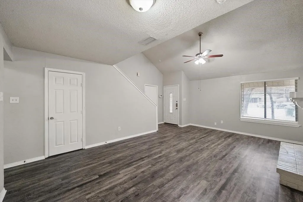 Single Family Residence For Rent in Tarrant County , 3505 Rush Springs Drive, Arlington, Texas 76016, 4 Bedroom, 2 Bathroom, 2 Garage spaces, 1,626 Sqft, built in 1980, mls#21391807, Real Estate Agent in Arlington, Homes For Rent in Tarrant county, Homes For Rent in Arlington, Realtor in Arlington Texas, Real Estate Brokerage Independent Realty Texas, Luminita Cordes Realtor
