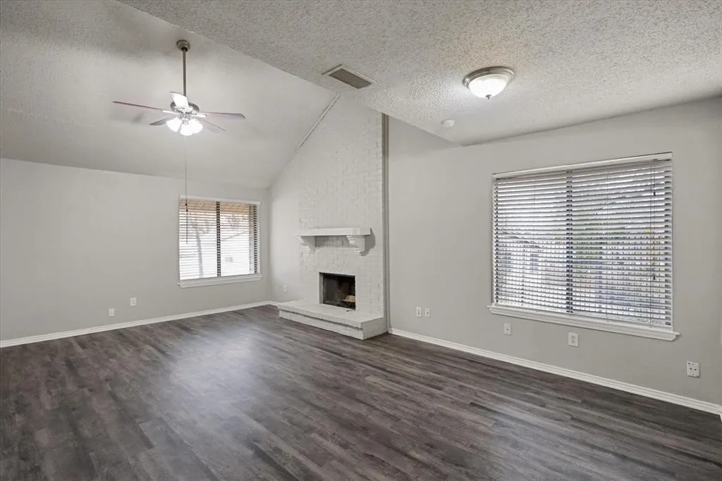 Single Family Residence For Rent in Tarrant County , 3505 Rush Springs Drive, Arlington, Texas 76016, 4 Bedroom, 2 Bathroom, 2 Garage spaces, 1,626 Sqft, built in 1980, mls#21391807, Real Estate Agent in Arlington, Homes For Rent in Tarrant county, Homes For Rent in Arlington, Realtor in Arlington Texas, Real Estate Brokerage Independent Realty Texas, Luminita Cordes Realtor