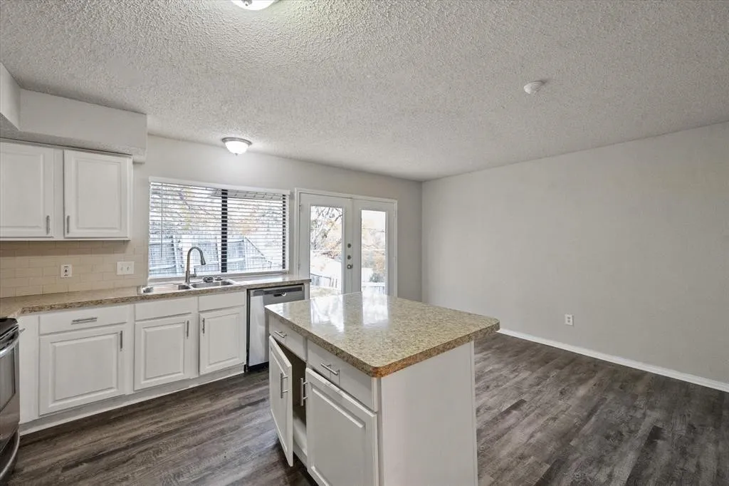 Single Family Residence For Rent in Tarrant County , 3505 Rush Springs Drive, Arlington, Texas 76016, 4 Bedroom, 2 Bathroom, 2 Garage spaces, 1,626 Sqft, built in 1980, mls#21391807, Real Estate Agent in Arlington, Homes For Rent in Tarrant county, Homes For Rent in Arlington, Realtor in Arlington Texas, Real Estate Brokerage Independent Realty Texas, Luminita Cordes Realtor