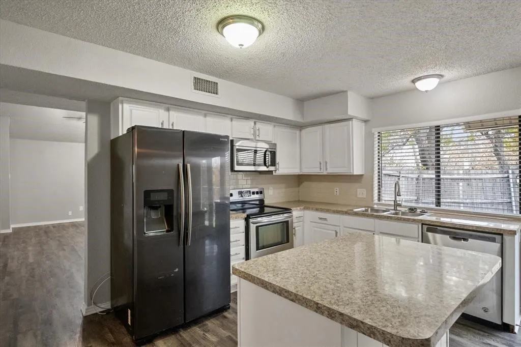 Single Family Residence For Rent in Tarrant County , 3505 Rush Springs Drive, Arlington, Texas 76016, 4 Bedroom, 2 Bathroom, 2 Garage spaces, 1,626 Sqft, built in 1980, mls#21391807, Real Estate Agent in Arlington, Homes For Rent in Tarrant county, Homes For Rent in Arlington, Realtor in Arlington Texas, Real Estate Brokerage Independent Realty Texas, Luminita Cordes Realtor