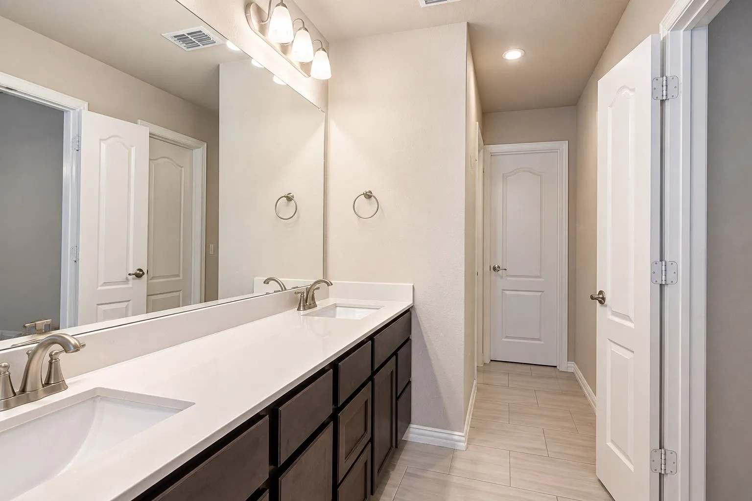 Townhouse For Sale in Denton County , 3517 Cricket Drive, Denton, Texas 76207, 3 Bedroom, 3 Bathroom, 2 Garage spaces, 1,723 Sqft, built in 2020, mls#21392797, Real Estate Agent in Denton, Homes For Sale in Denton county, Homes For Sale in Denton, Realtor in Denton Texas, Real Estate Brokerage Independent Realty Texas, Luminita Cordes Realtor