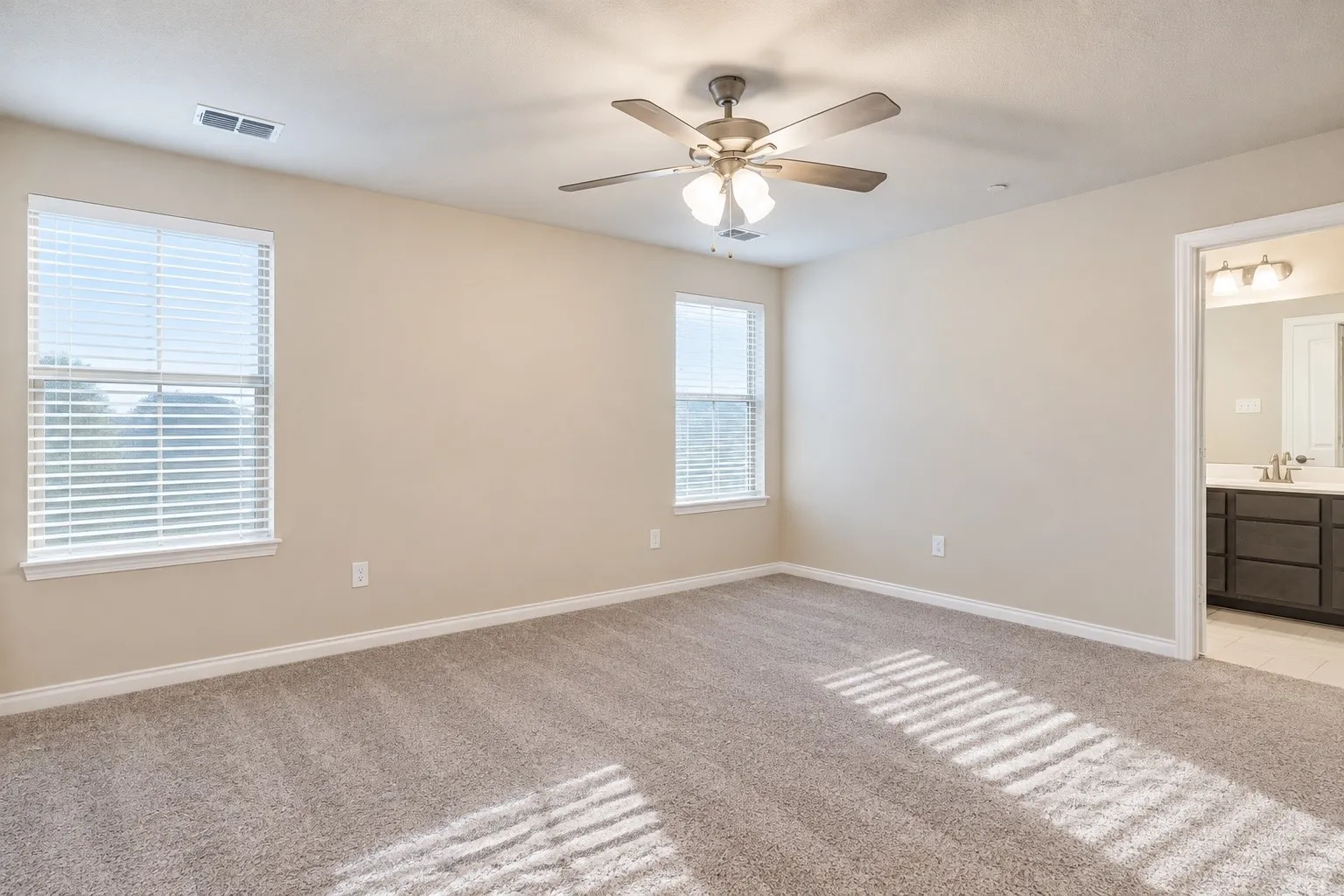 Townhouse For Sale in Denton County , 3517 Cricket Drive, Denton, Texas 76207, 3 Bedroom, 3 Bathroom, 2 Garage spaces, 1,723 Sqft, built in 2020, mls#21392797, Real Estate Agent in Denton, Homes For Sale in Denton county, Homes For Sale in Denton, Realtor in Denton Texas, Real Estate Brokerage Independent Realty Texas, Luminita Cordes Realtor