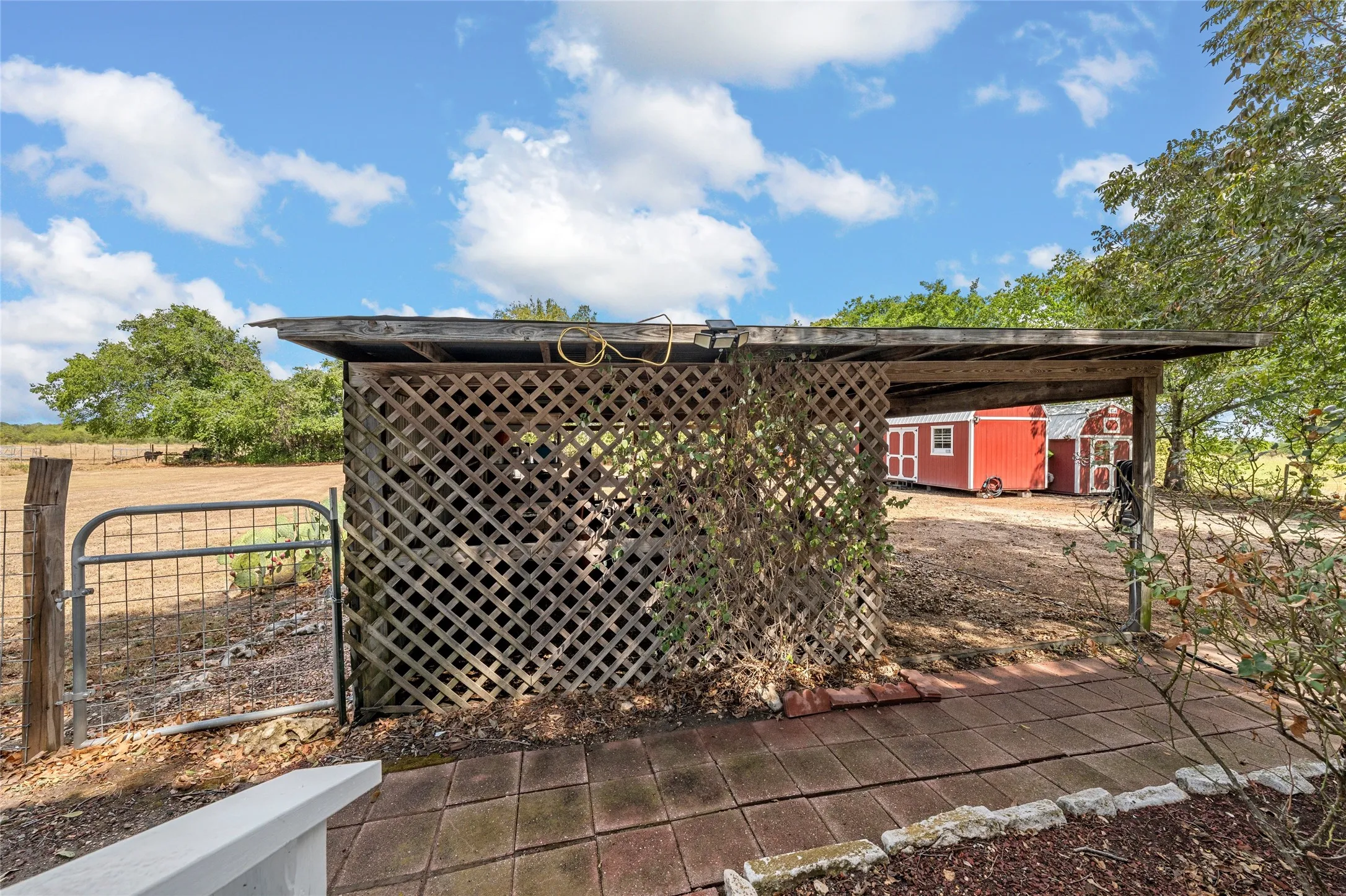 Single Family Residence For Sale in Mc Lennan County , 393 Peevey Lane, Robinson, Texas 76706, 3 Bedroom, 2 Bathroom, Garage spaces, 1,591 Sqft, built in 1950, mls#21391778, Real Estate Agent in Robinson, Homes For Sale in Mc Lennan county, Homes For Sale in Robinson, Realtor in Robinson Texas, Real Estate Brokerage Independent Realty Texas, Luminita Cordes Realtor