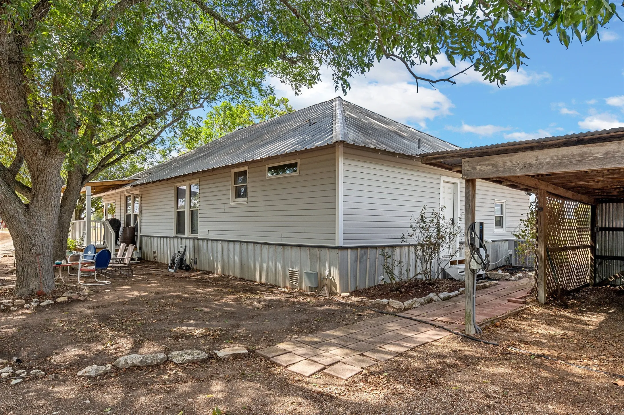 Single Family Residence For Sale in Mc Lennan County , 393 Peevey Lane, Robinson, Texas 76706, 3 Bedroom, 2 Bathroom, Garage spaces, 1,591 Sqft, built in 1950, mls#21391778, Real Estate Agent in Robinson, Homes For Sale in Mc Lennan county, Homes For Sale in Robinson, Realtor in Robinson Texas, Real Estate Brokerage Independent Realty Texas, Luminita Cordes Realtor