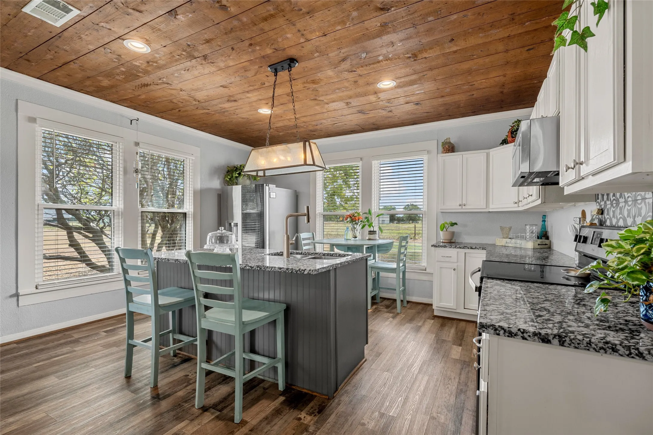 Single Family Residence For Sale in Mc Lennan County , 393 Peevey Lane, Robinson, Texas 76706, 3 Bedroom, 2 Bathroom, Garage spaces, 1,591 Sqft, built in 1950, mls#21391778, Real Estate Agent in Robinson, Homes For Sale in Mc Lennan county, Homes For Sale in Robinson, Realtor in Robinson Texas, Real Estate Brokerage Independent Realty Texas, Luminita Cordes Realtor