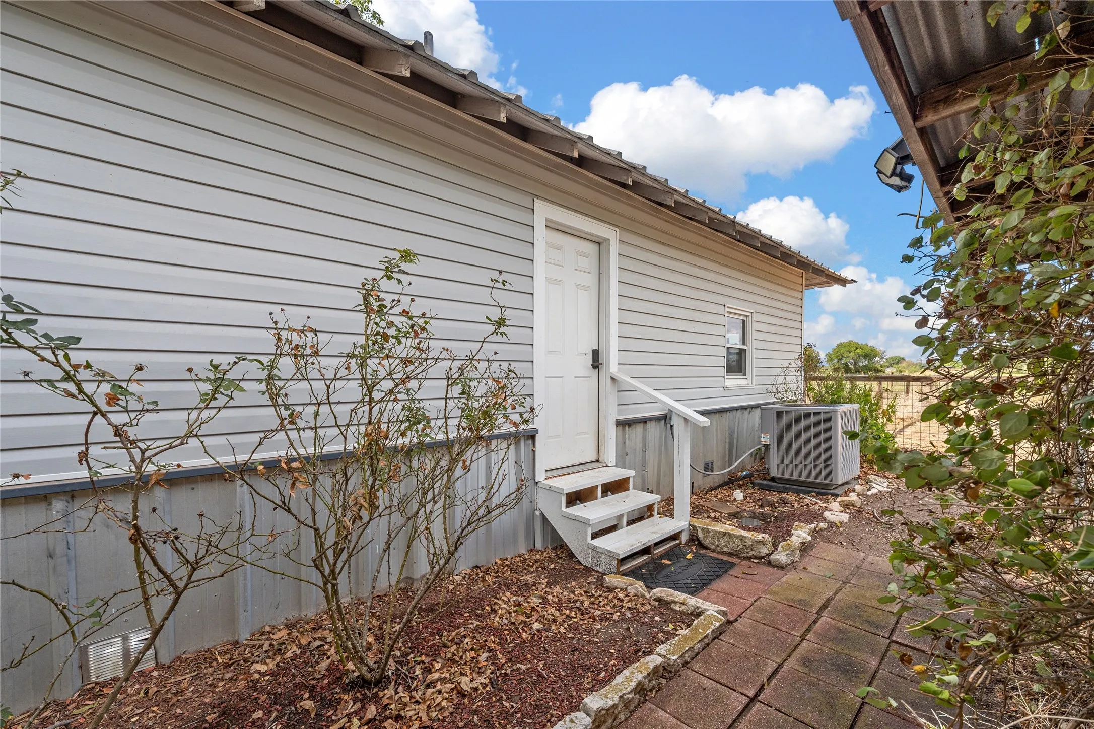 Single Family Residence For Sale in Mc Lennan County , 393 Peevey Lane, Robinson, Texas 76706, 3 Bedroom, 2 Bathroom, Garage spaces, 1,591 Sqft, built in 1950, mls#21391778, Real Estate Agent in Robinson, Homes For Sale in Mc Lennan county, Homes For Sale in Robinson, Realtor in Robinson Texas, Real Estate Brokerage Independent Realty Texas, Luminita Cordes Realtor