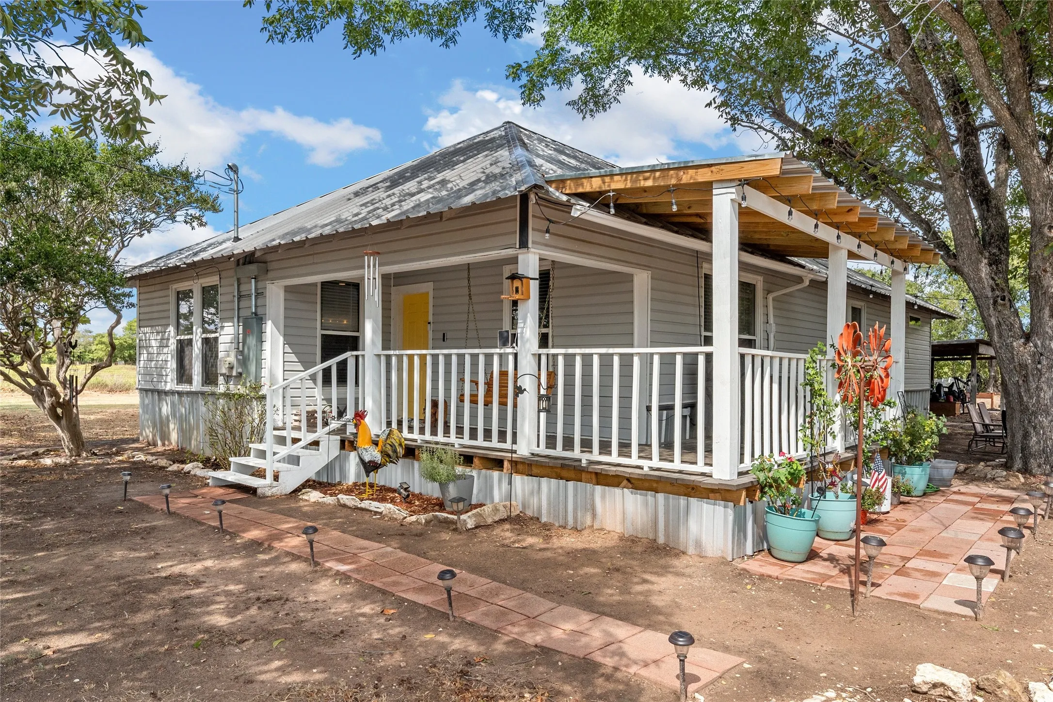 Single Family Residence For Sale in Mc Lennan County , 393 Peevey Lane, Robinson, Texas 76706, 3 Bedroom, 2 Bathroom, Garage spaces, 1,591 Sqft, built in 1950, mls#21391778, Real Estate Agent in Robinson, Homes For Sale in Mc Lennan county, Homes For Sale in Robinson, Realtor in Robinson Texas, Real Estate Brokerage Independent Realty Texas, Luminita Cordes Realtor