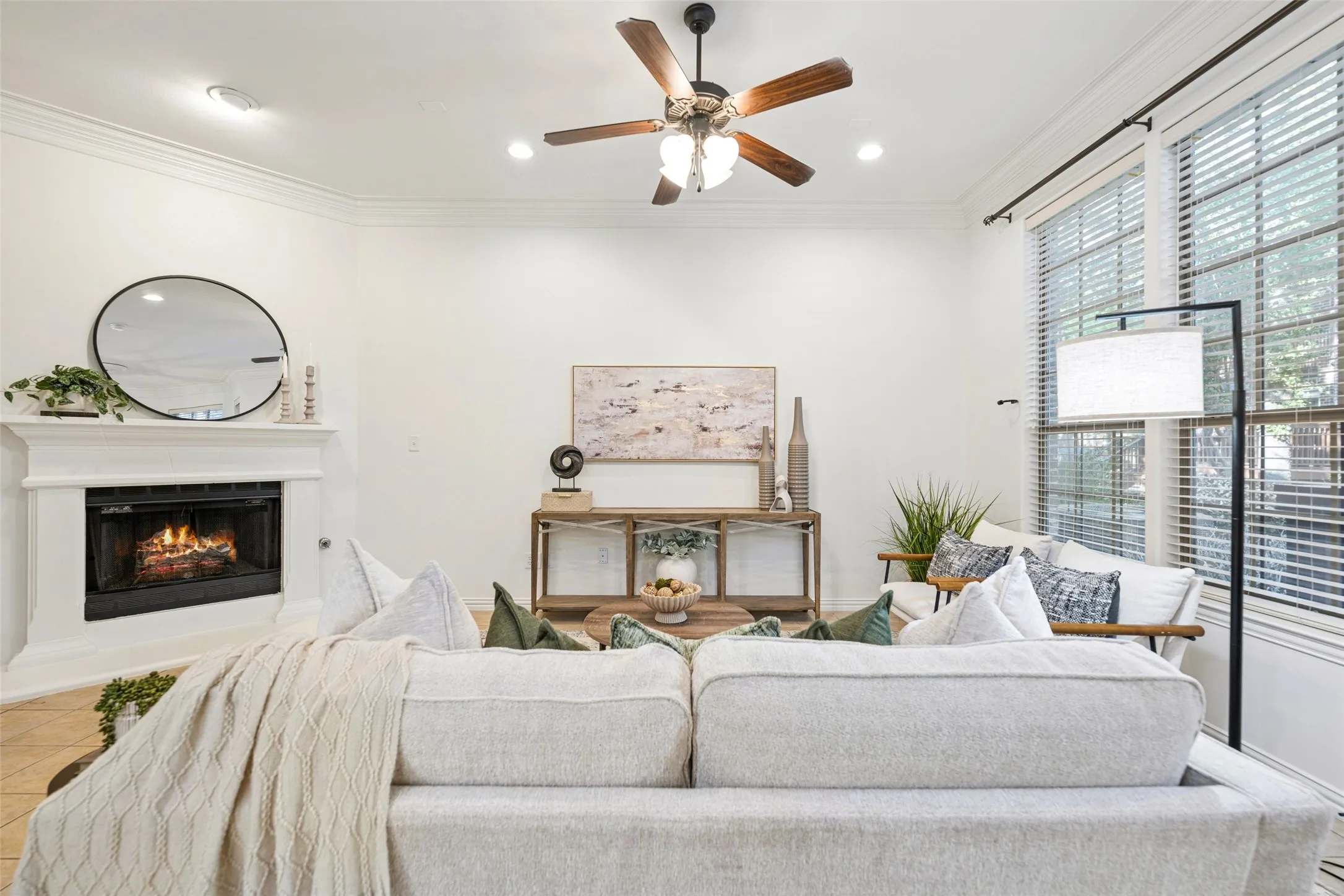 Condominium For Sale in Tarrant County , 2190 Mc Pherson Drive, Grapevine, Texas 76051, 2 Bedroom, 3 Bathroom, 1 Garage spaces, 1,541 Sqft, built in 2004, mls#21392385, Real Estate Agent in Grapevine, Homes For Sale in Tarrant county, Homes For Sale in Grapevine, Realtor in Grapevine Texas, Real Estate Brokerage Independent Realty Texas, Luminita Cordes Realtor