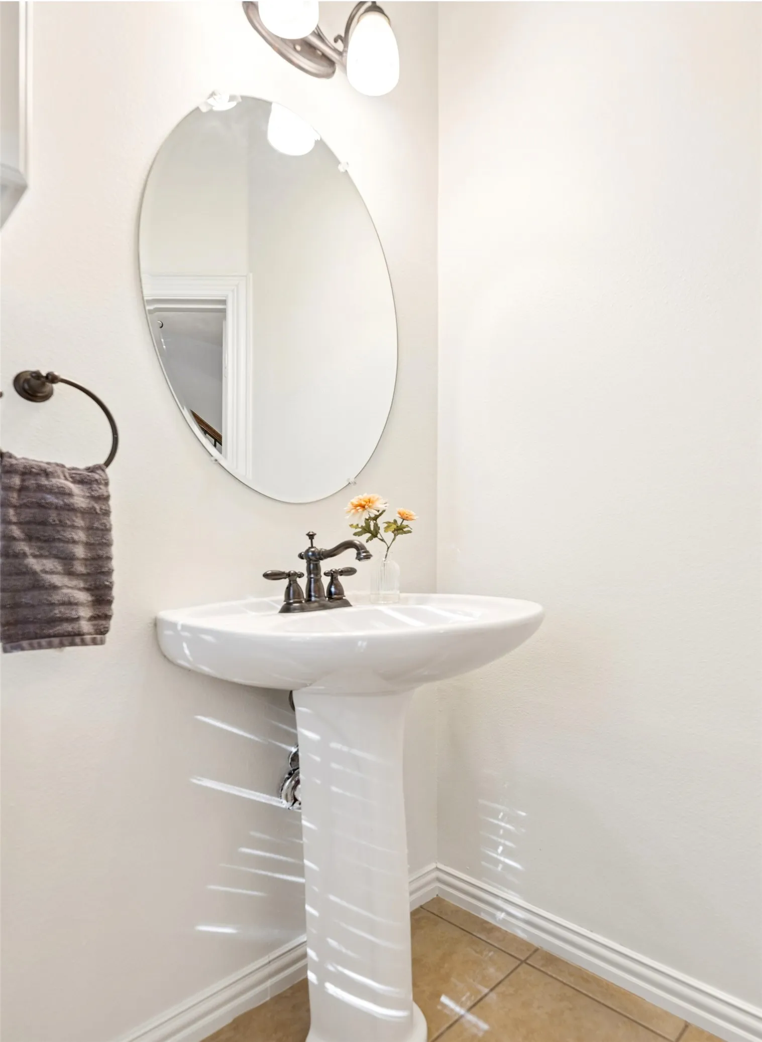 Condominium For Sale in Tarrant County , 2190 Mc Pherson Drive, Grapevine, Texas 76051, 2 Bedroom, 3 Bathroom, 1 Garage spaces, 1,541 Sqft, built in 2004, mls#21392385, Real Estate Agent in Grapevine, Homes For Sale in Tarrant county, Homes For Sale in Grapevine, Realtor in Grapevine Texas, Real Estate Brokerage Independent Realty Texas, Luminita Cordes Realtor