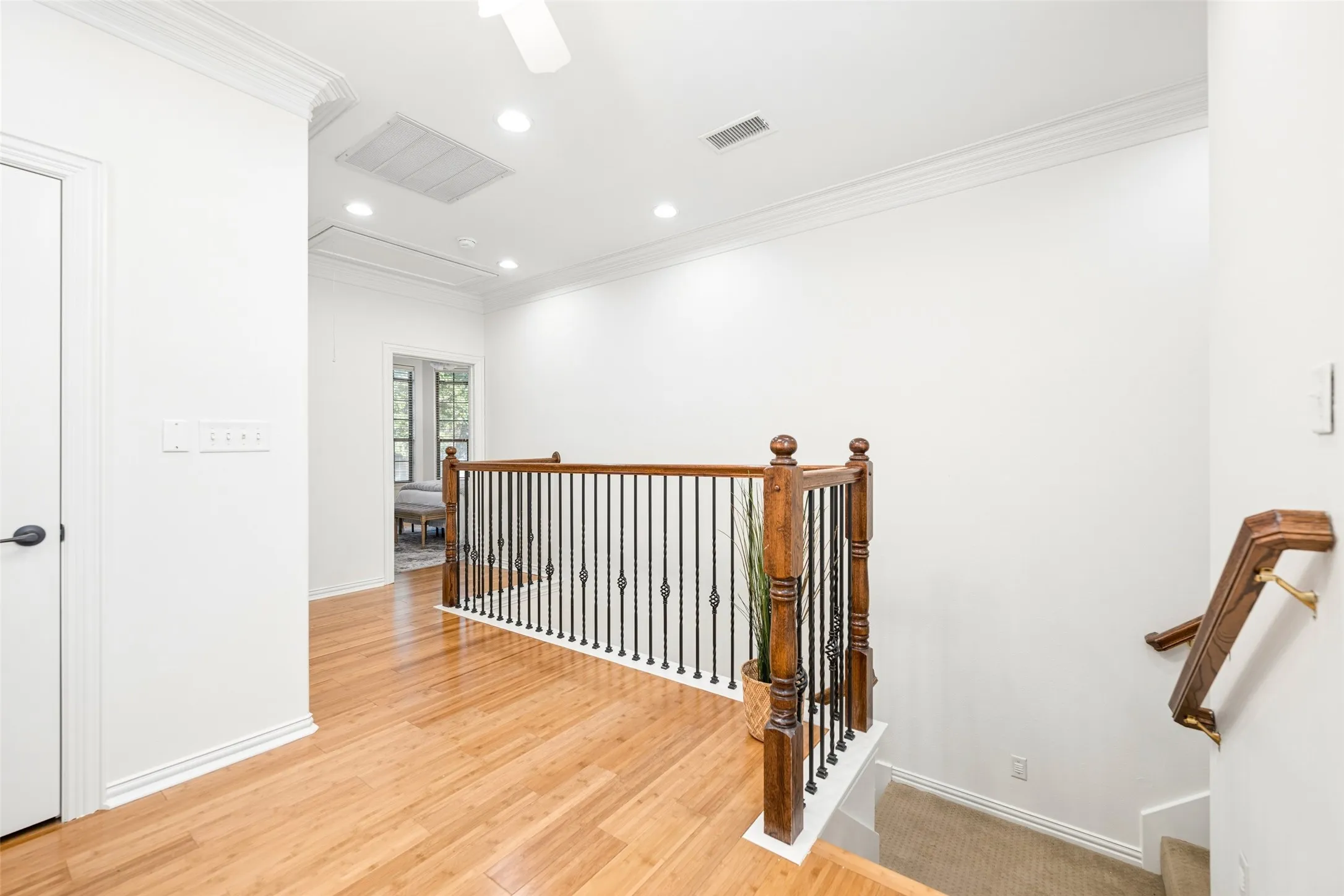 Condominium For Sale in Tarrant County , 2190 Mc Pherson Drive, Grapevine, Texas 76051, 2 Bedroom, 3 Bathroom, 1 Garage spaces, 1,541 Sqft, built in 2004, mls#21392385, Real Estate Agent in Grapevine, Homes For Sale in Tarrant county, Homes For Sale in Grapevine, Realtor in Grapevine Texas, Real Estate Brokerage Independent Realty Texas, Luminita Cordes Realtor