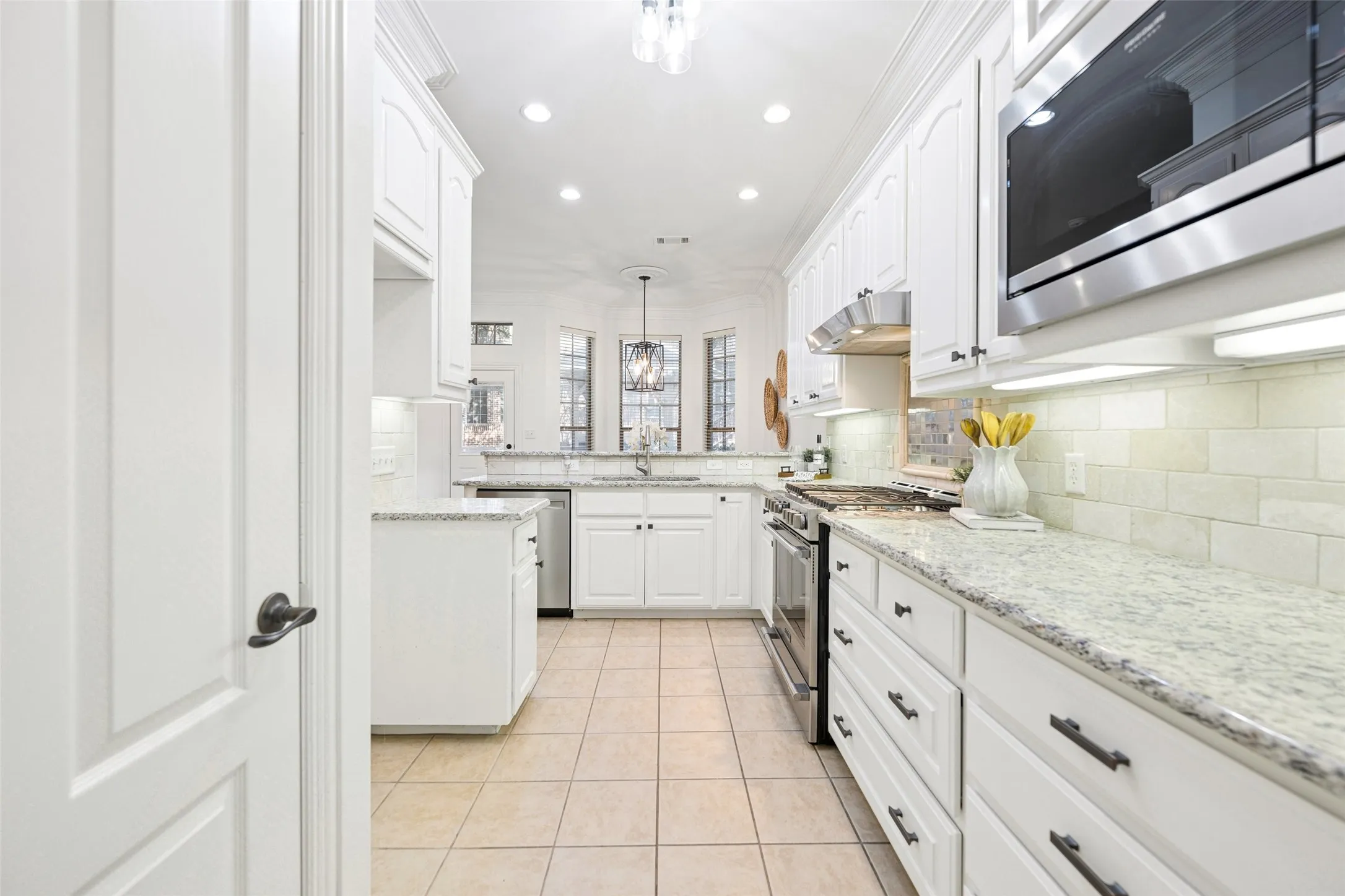 Condominium For Sale in Tarrant County , 2190 Mc Pherson Drive, Grapevine, Texas 76051, 2 Bedroom, 3 Bathroom, 1 Garage spaces, 1,541 Sqft, built in 2004, mls#21392385, Real Estate Agent in Grapevine, Homes For Sale in Tarrant county, Homes For Sale in Grapevine, Realtor in Grapevine Texas, Real Estate Brokerage Independent Realty Texas, Luminita Cordes Realtor