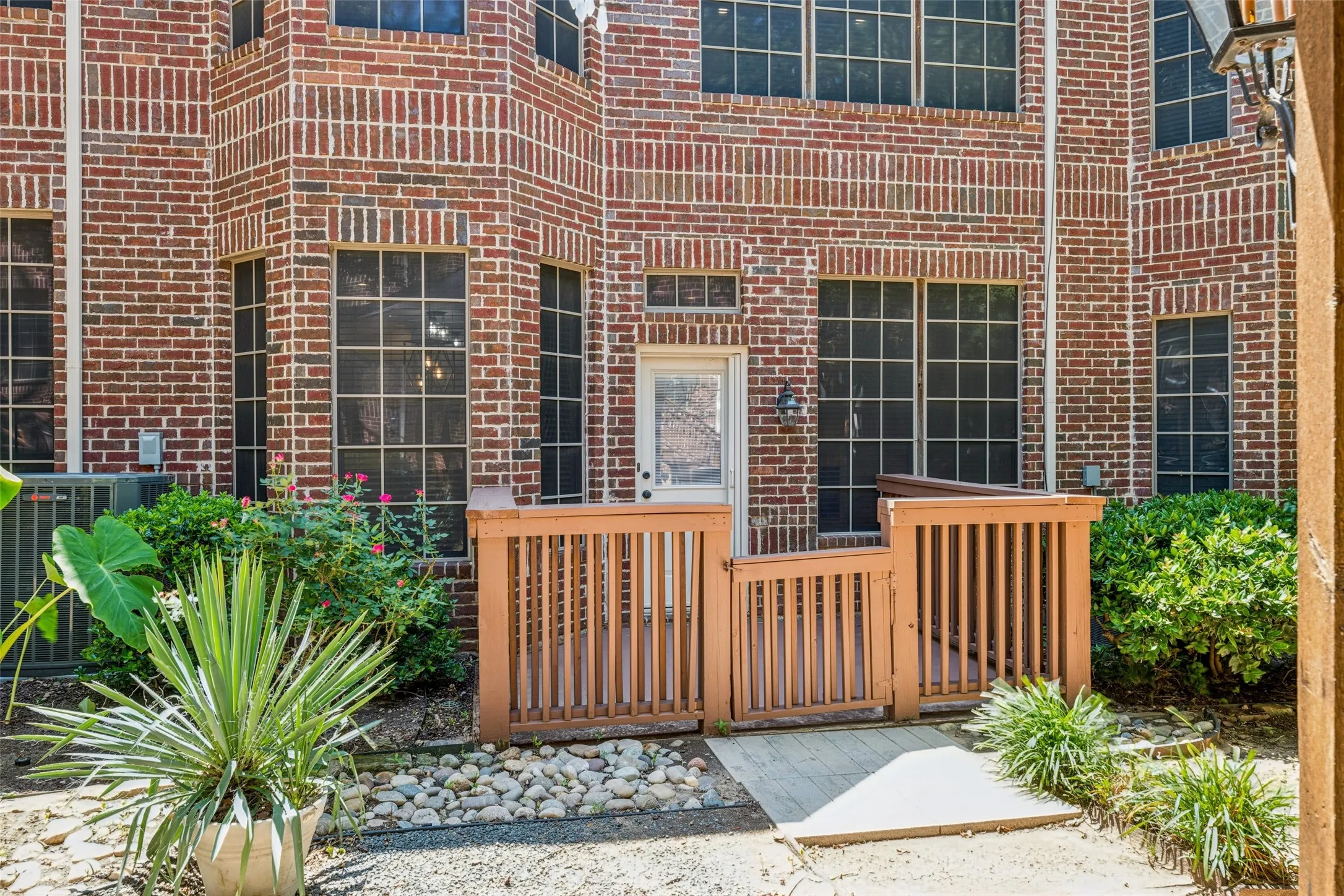 Condominium For Sale in Tarrant County , 2190 Mc Pherson Drive, Grapevine, Texas 76051, 2 Bedroom, 3 Bathroom, 1 Garage spaces, 1,541 Sqft, built in 2004, mls#21392385, Real Estate Agent in Grapevine, Homes For Sale in Tarrant county, Homes For Sale in Grapevine, Realtor in Grapevine Texas, Real Estate Brokerage Independent Realty Texas, Luminita Cordes Realtor