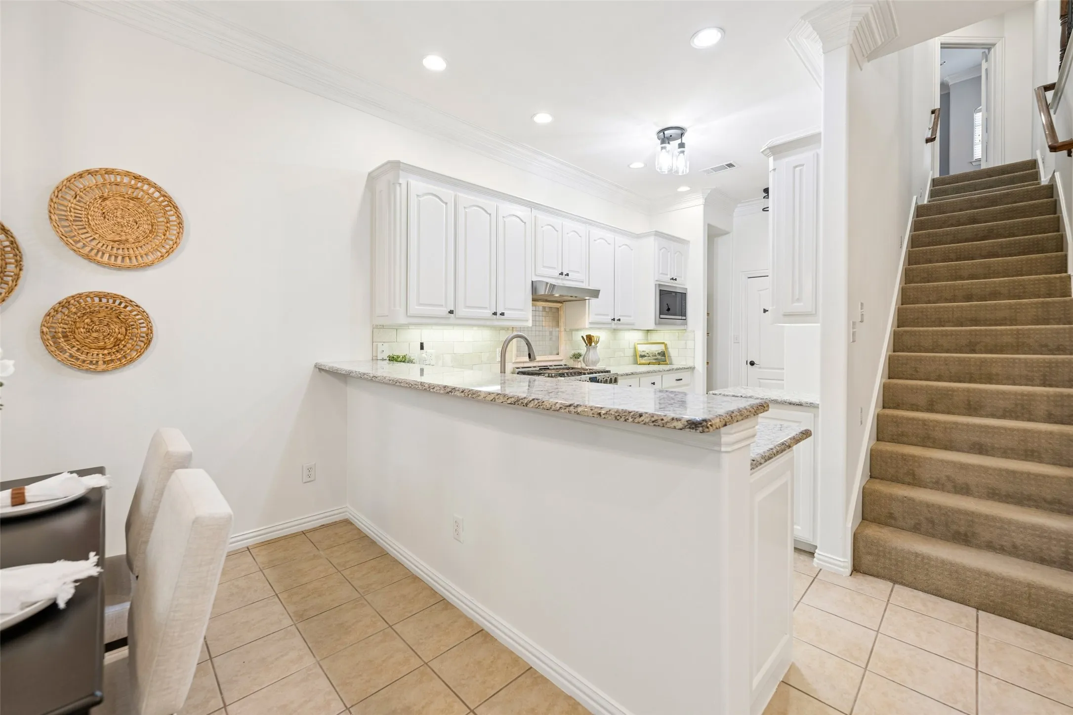 Condominium For Sale in Tarrant County , 2190 Mc Pherson Drive, Grapevine, Texas 76051, 2 Bedroom, 3 Bathroom, 1 Garage spaces, 1,541 Sqft, built in 2004, mls#21392385, Real Estate Agent in Grapevine, Homes For Sale in Tarrant county, Homes For Sale in Grapevine, Realtor in Grapevine Texas, Real Estate Brokerage Independent Realty Texas, Luminita Cordes Realtor