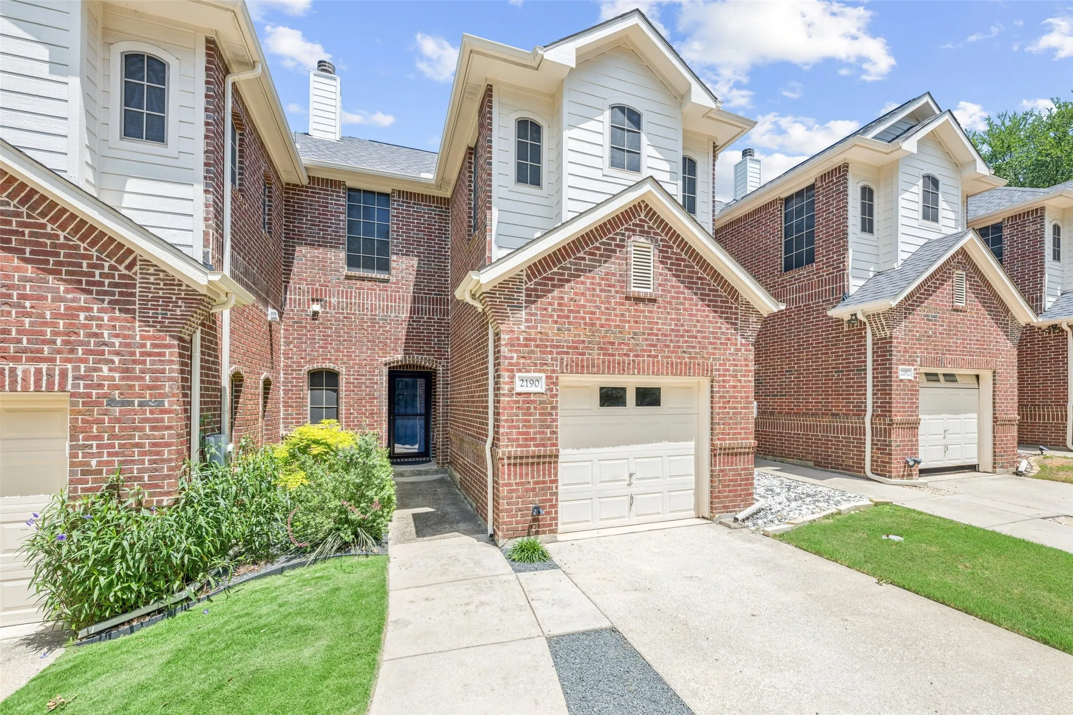 Condominium For Sale in Tarrant County , 2190 Mc Pherson Drive, Grapevine, Texas 76051, 2 Bedroom, 3 Bathroom, 1 Garage spaces, 1,541 Sqft, built in 2004, mls#21392385, Real Estate Agent in Grapevine, Homes For Sale in Tarrant county, Homes For Sale in Grapevine, Realtor in Grapevine Texas, Real Estate Brokerage Independent Realty Texas, Luminita Cordes Realtor